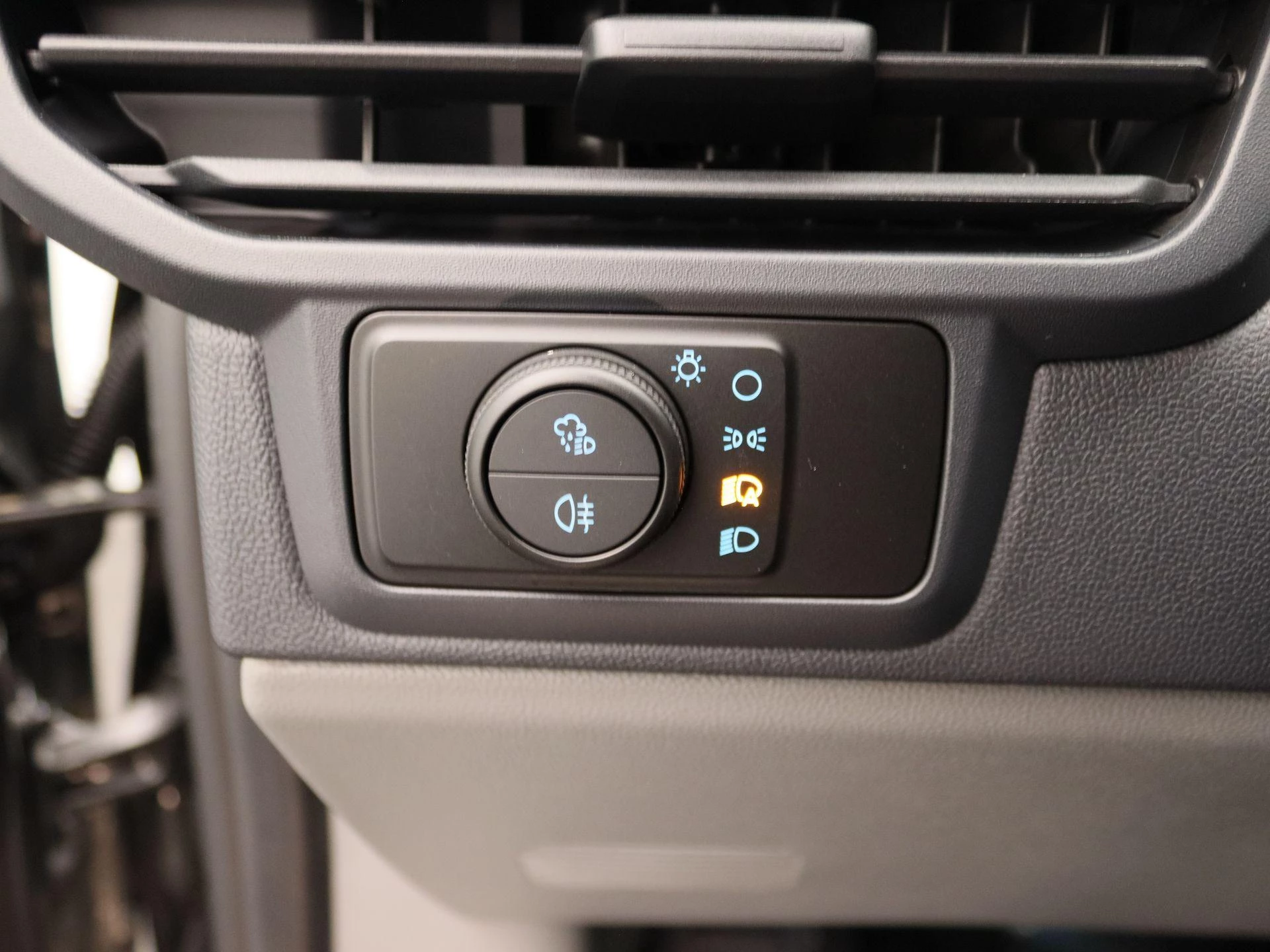 Ford-E-Transit-image-18