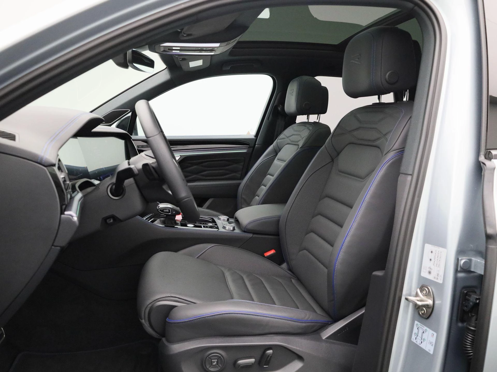 Volkswagen-Touareg-image-9