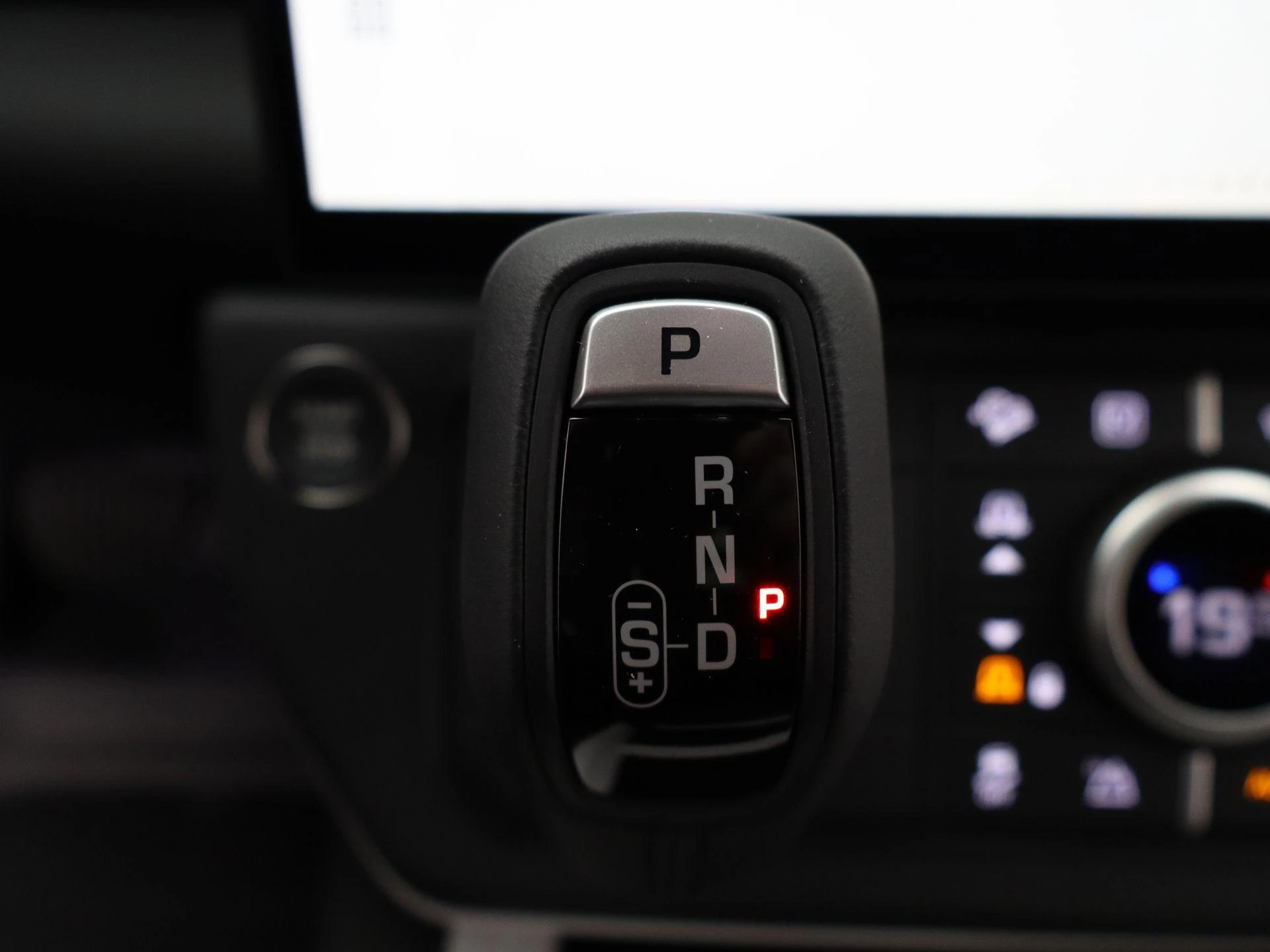 Land Rover-Defender-image-26