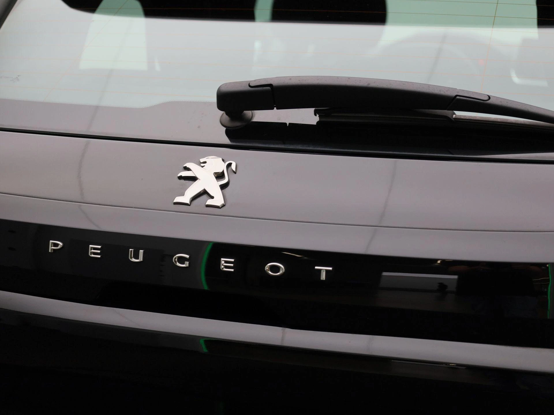 Peugeot-e-208-image-39
