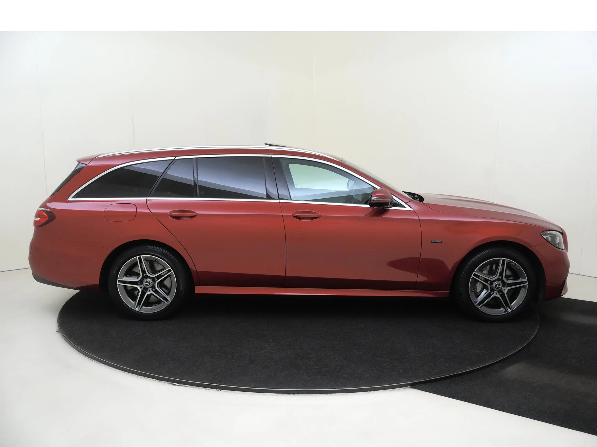 Mercedes-Benz-E-Klasse-image-8