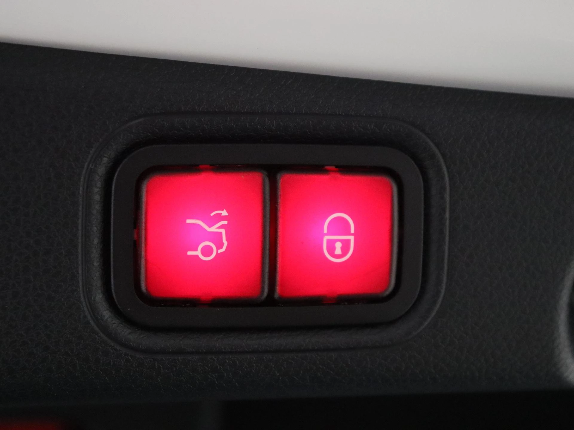 Mercedes-Benz-E-Klasse-image-40