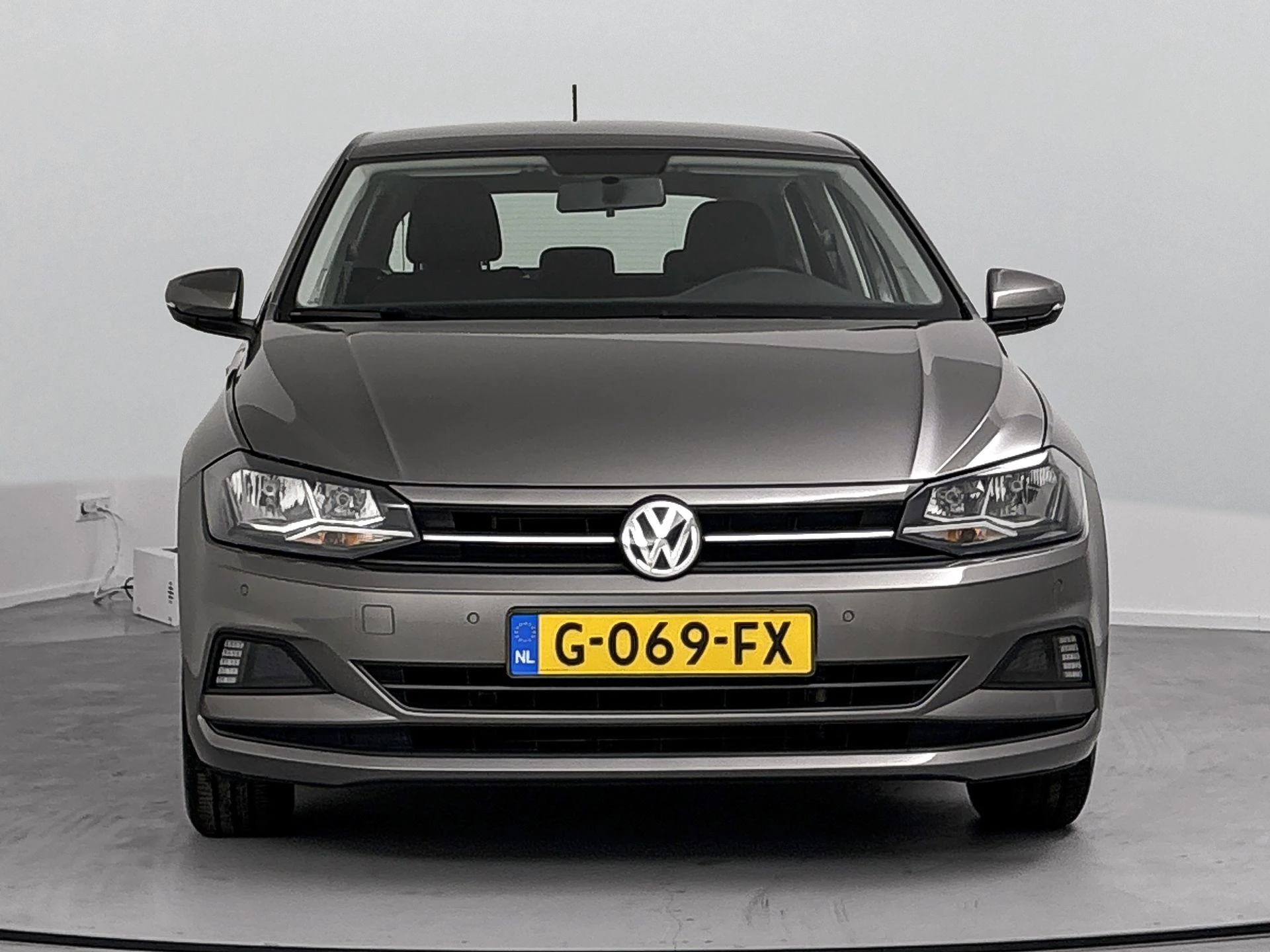 Volkswagen-Polo-image-4