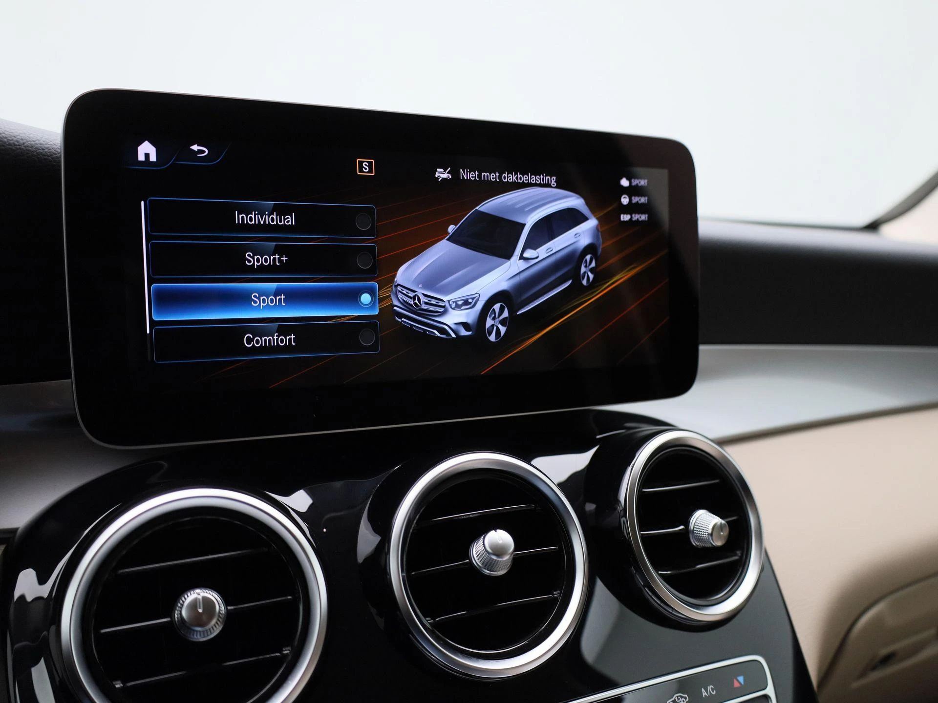 Mercedes-Benz-GLC-image-24