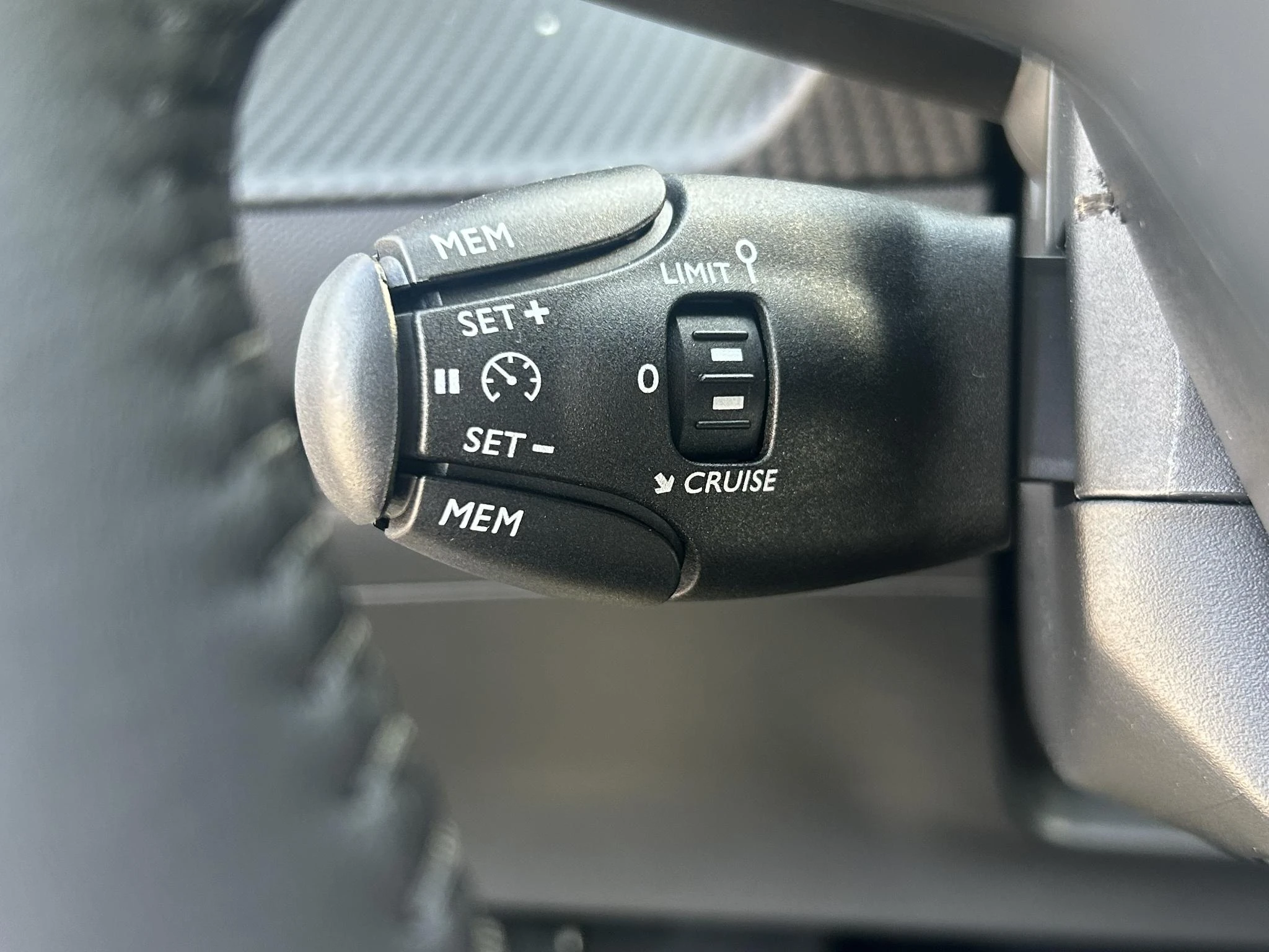 Peugeot-e-208-image-11