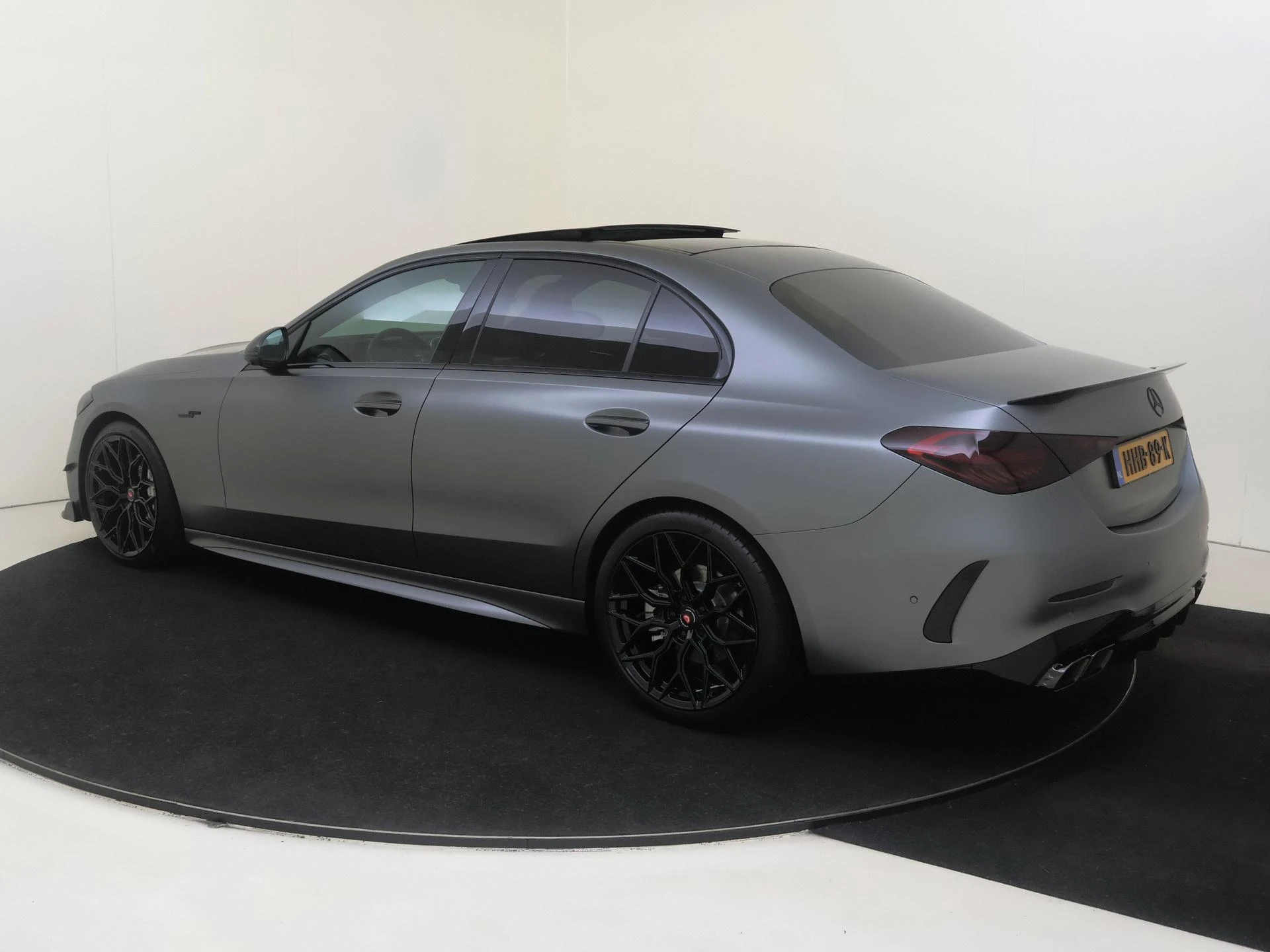 Mercedes-Benz-C-Klasse-image-5