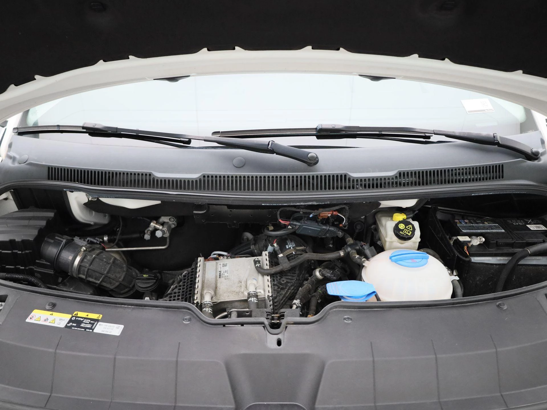 Volkswagen-Transporter-image-38