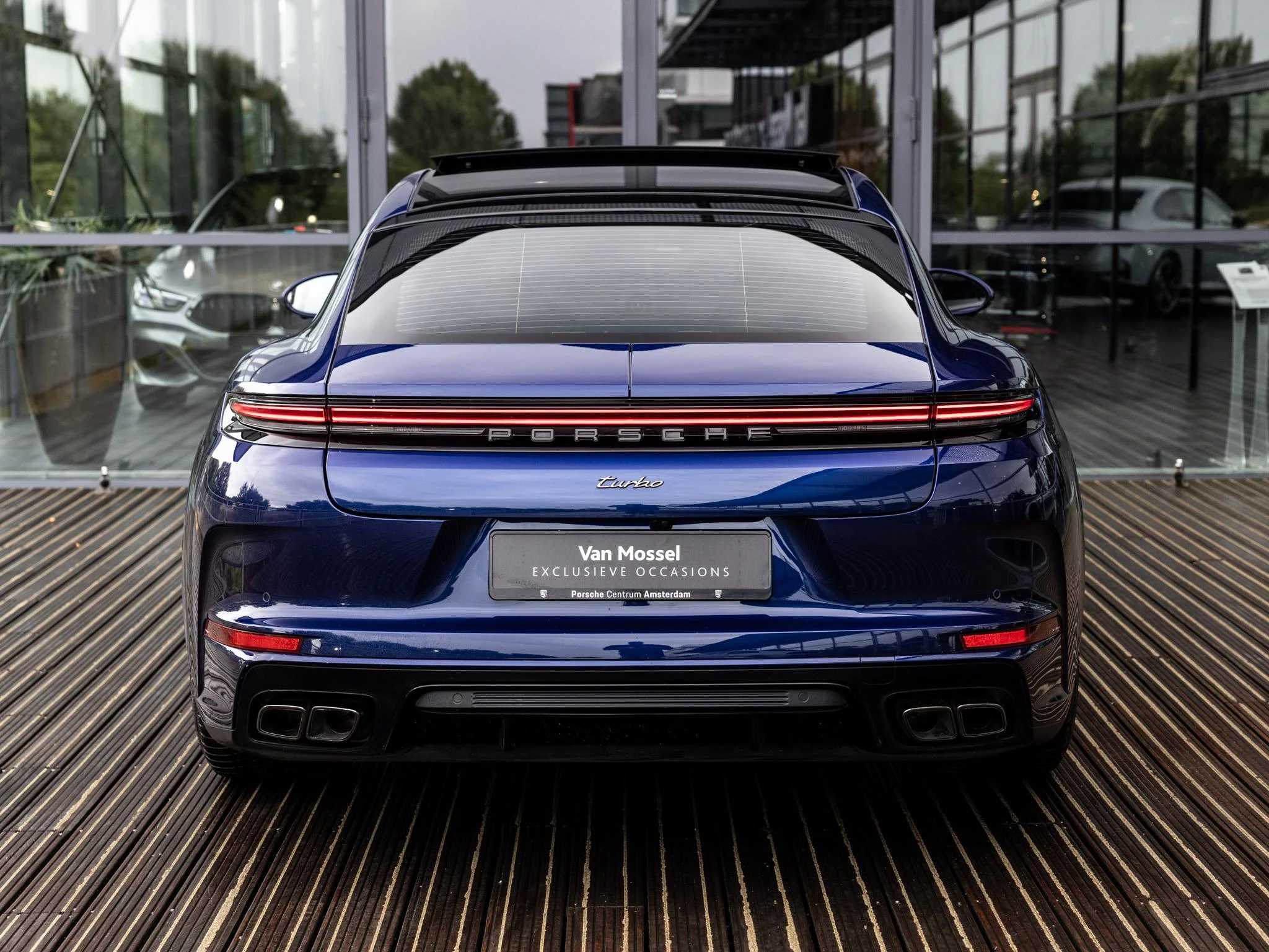 Porsche-Panamera-image-4