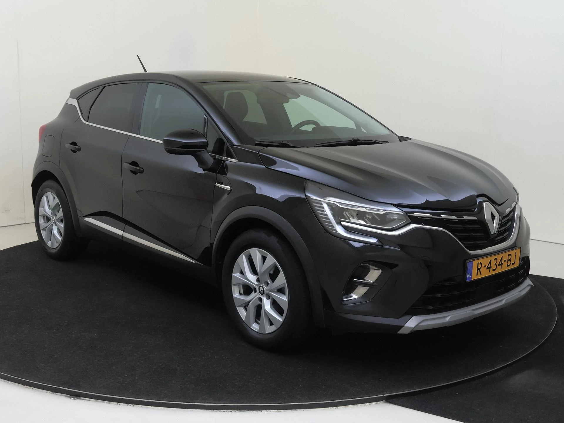 Renault-Captur-image-1
