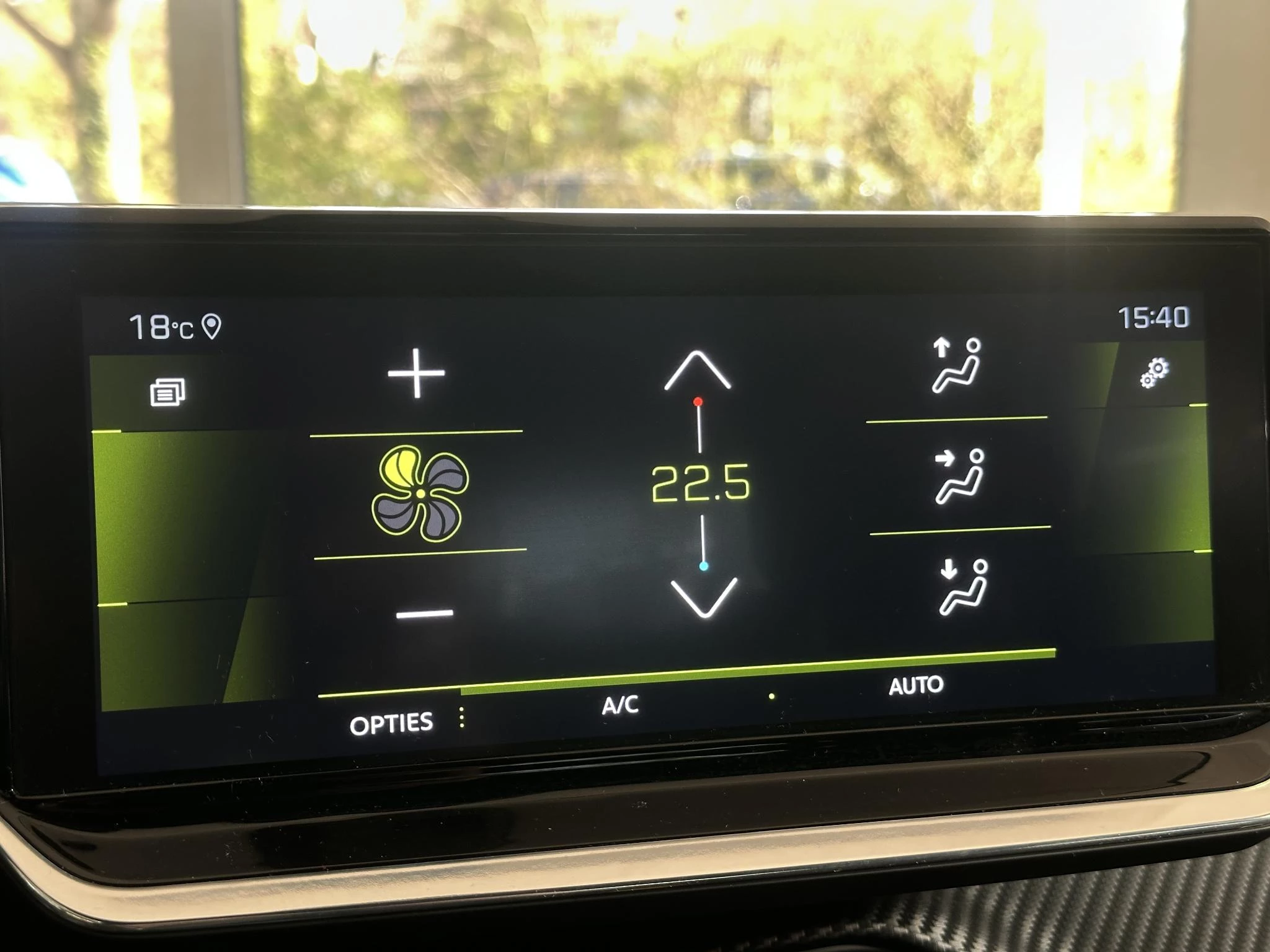 Peugeot-208-image-16