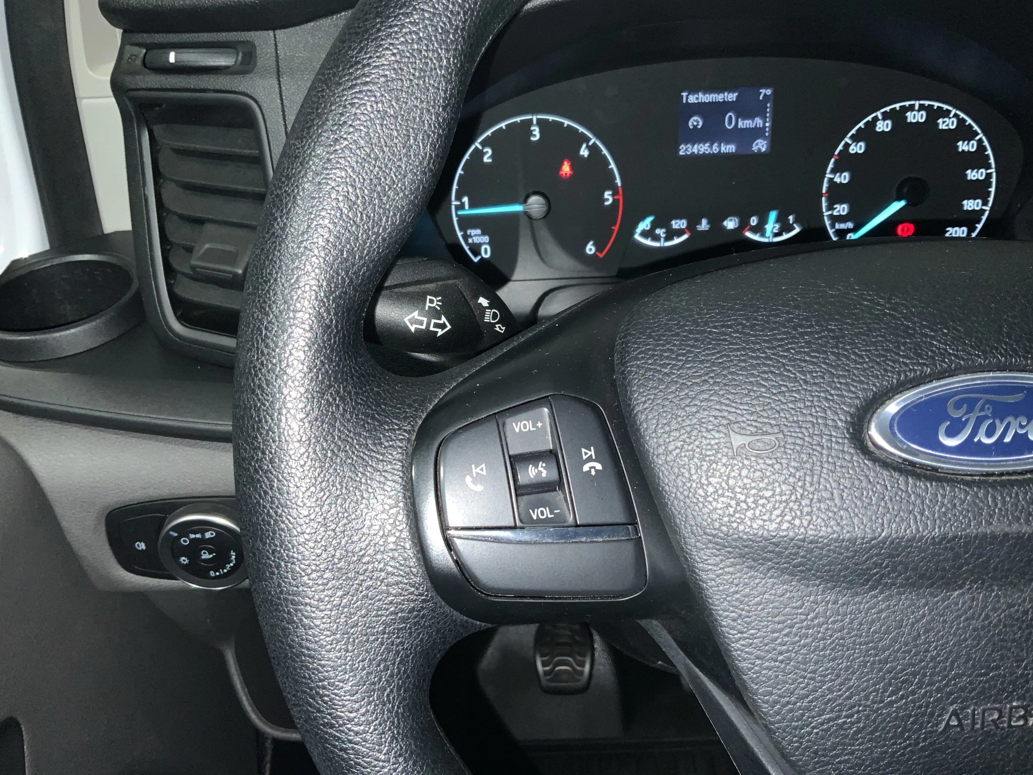 Ford-Transit Custom-image-16