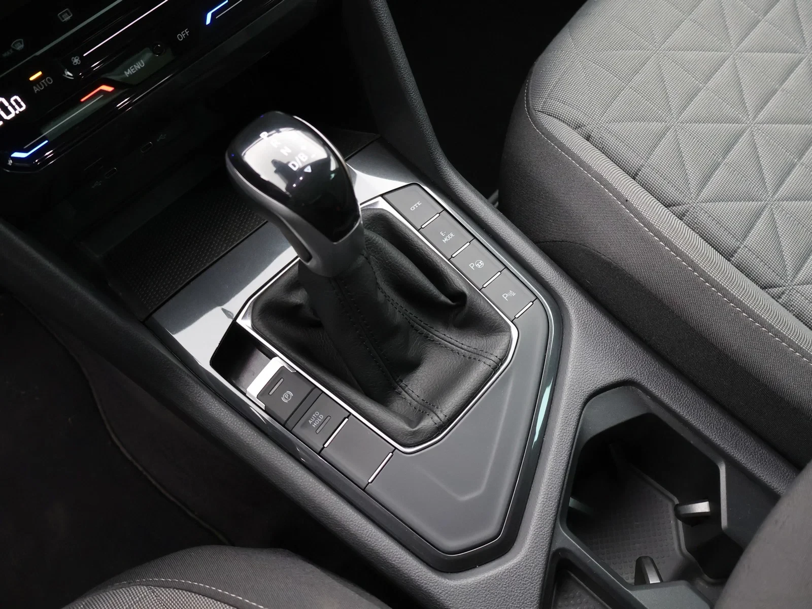 Volkswagen-Tiguan-image-17