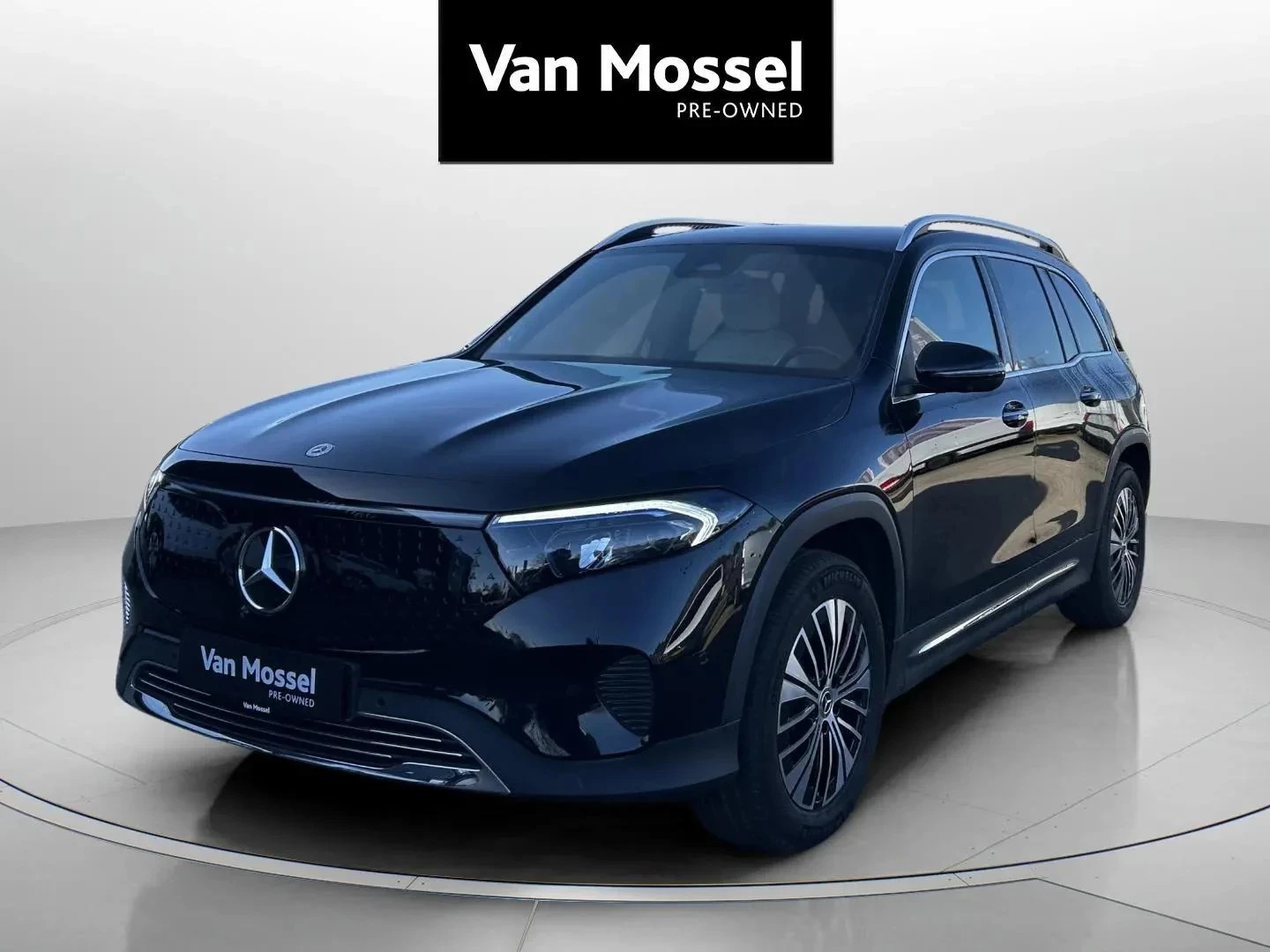 Mercedes-Benz-EQB-image-0