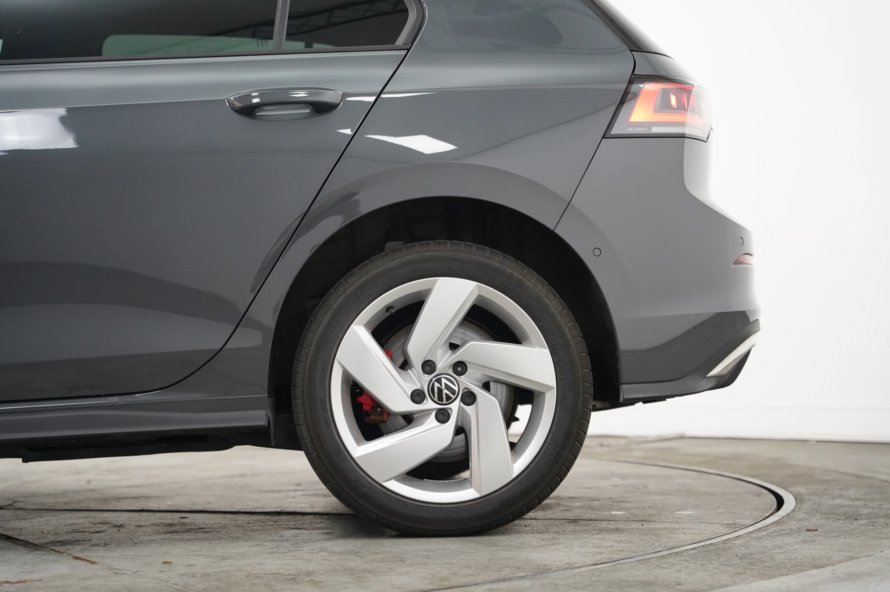 Volkswagen-Golf-image-32