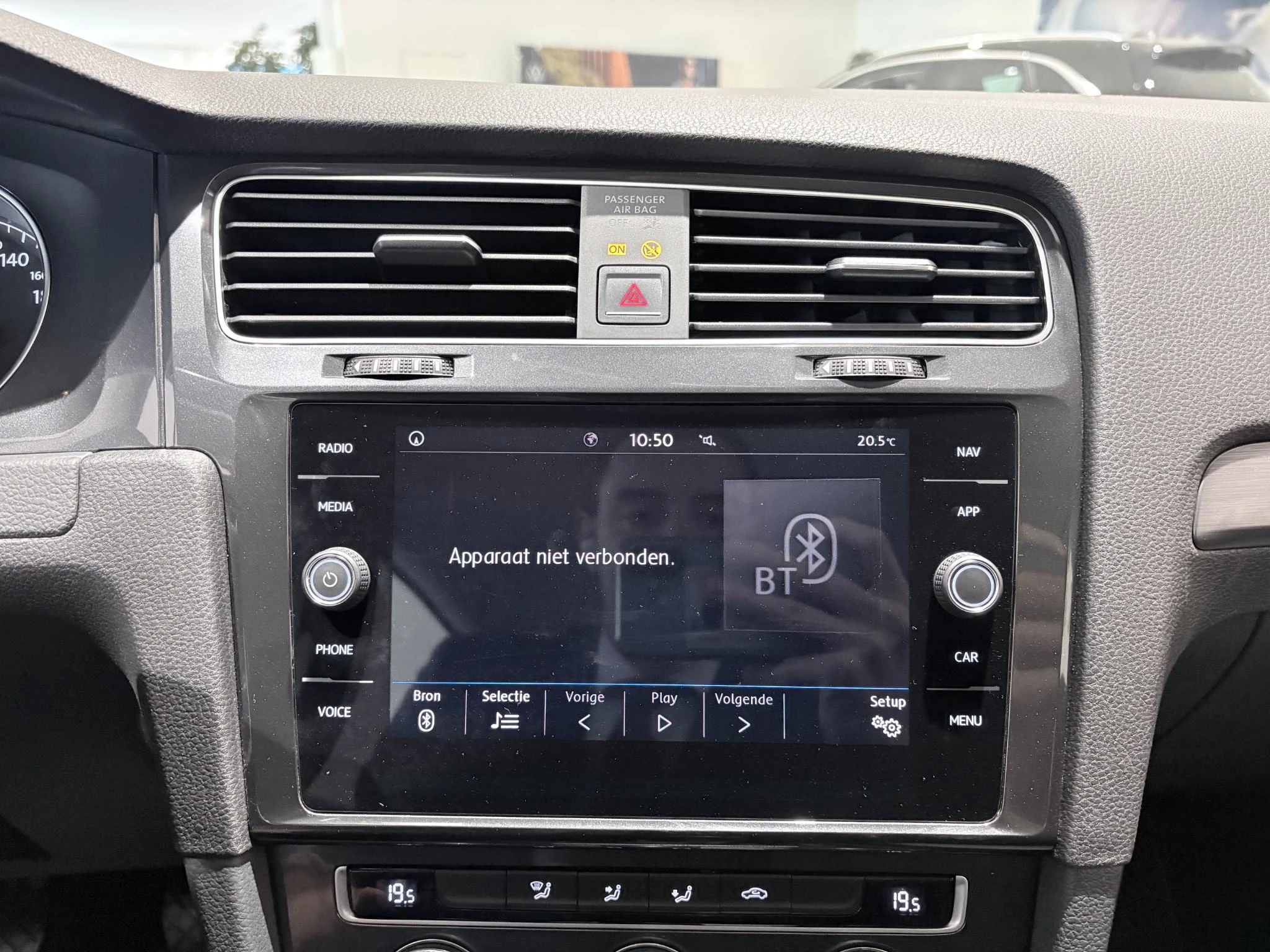 Volkswagen-Golf-image-21