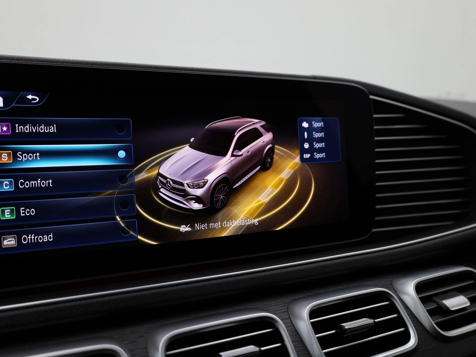 Mercedes-Benz-GLE-image-27