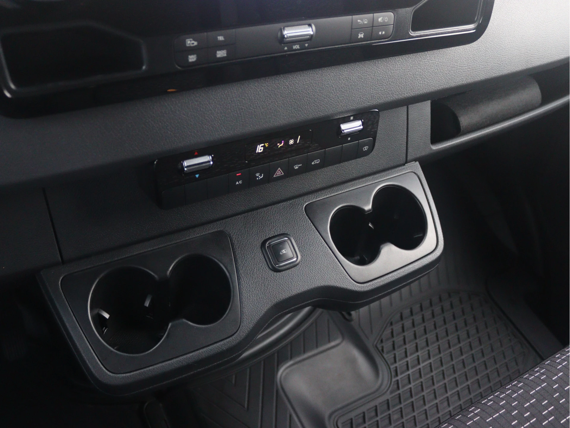 Mercedes-Benz-Sprinter-image-12