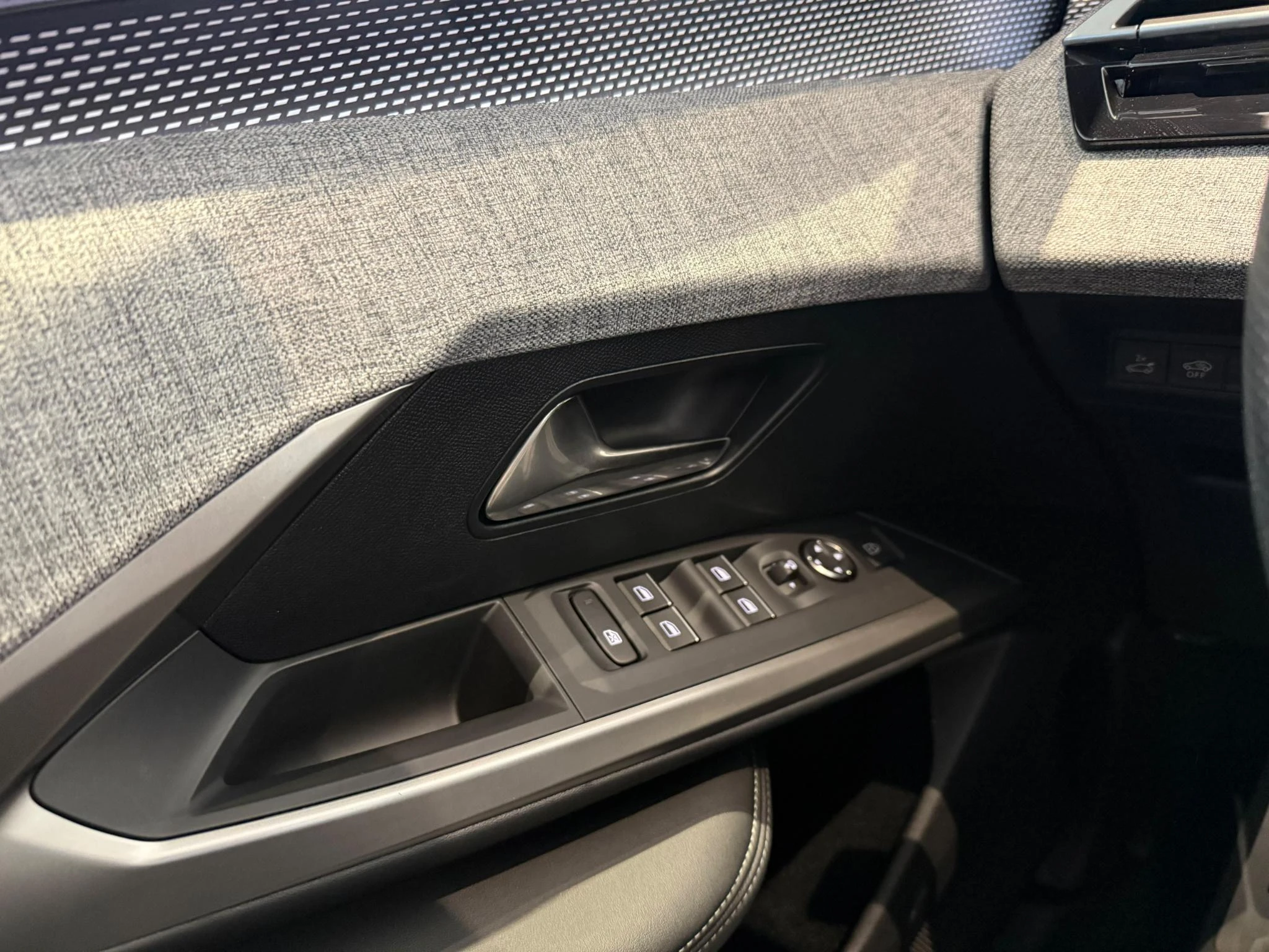 Peugeot-e-3008-image-23