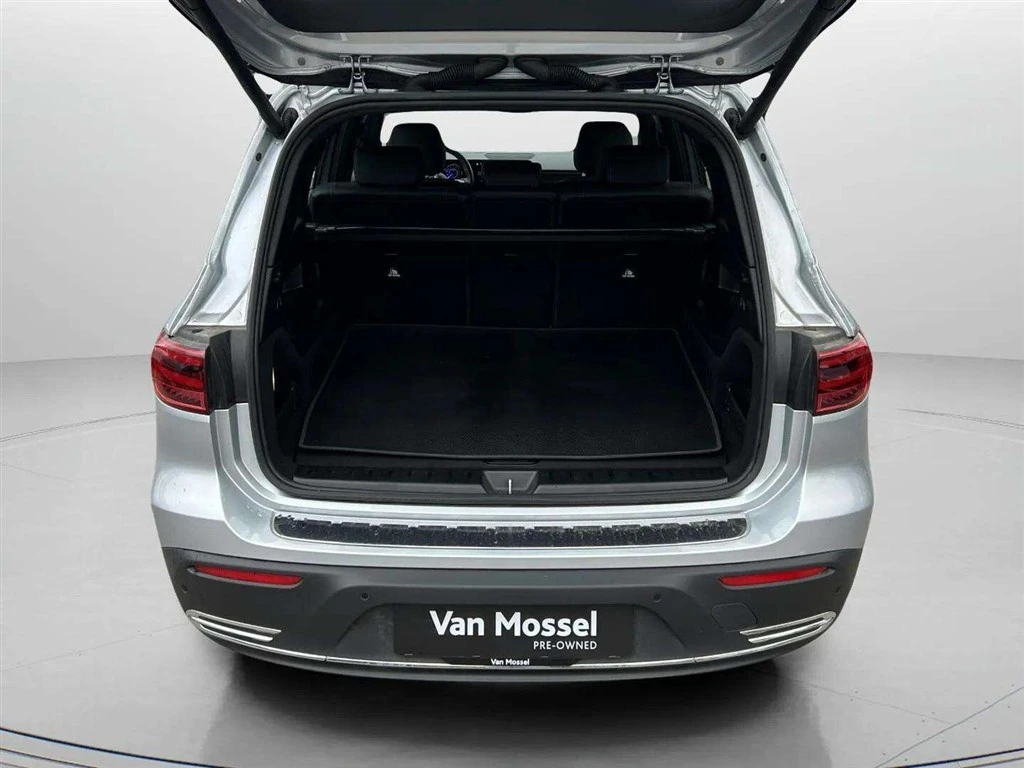 Mercedes-Benz-EQB-image-23