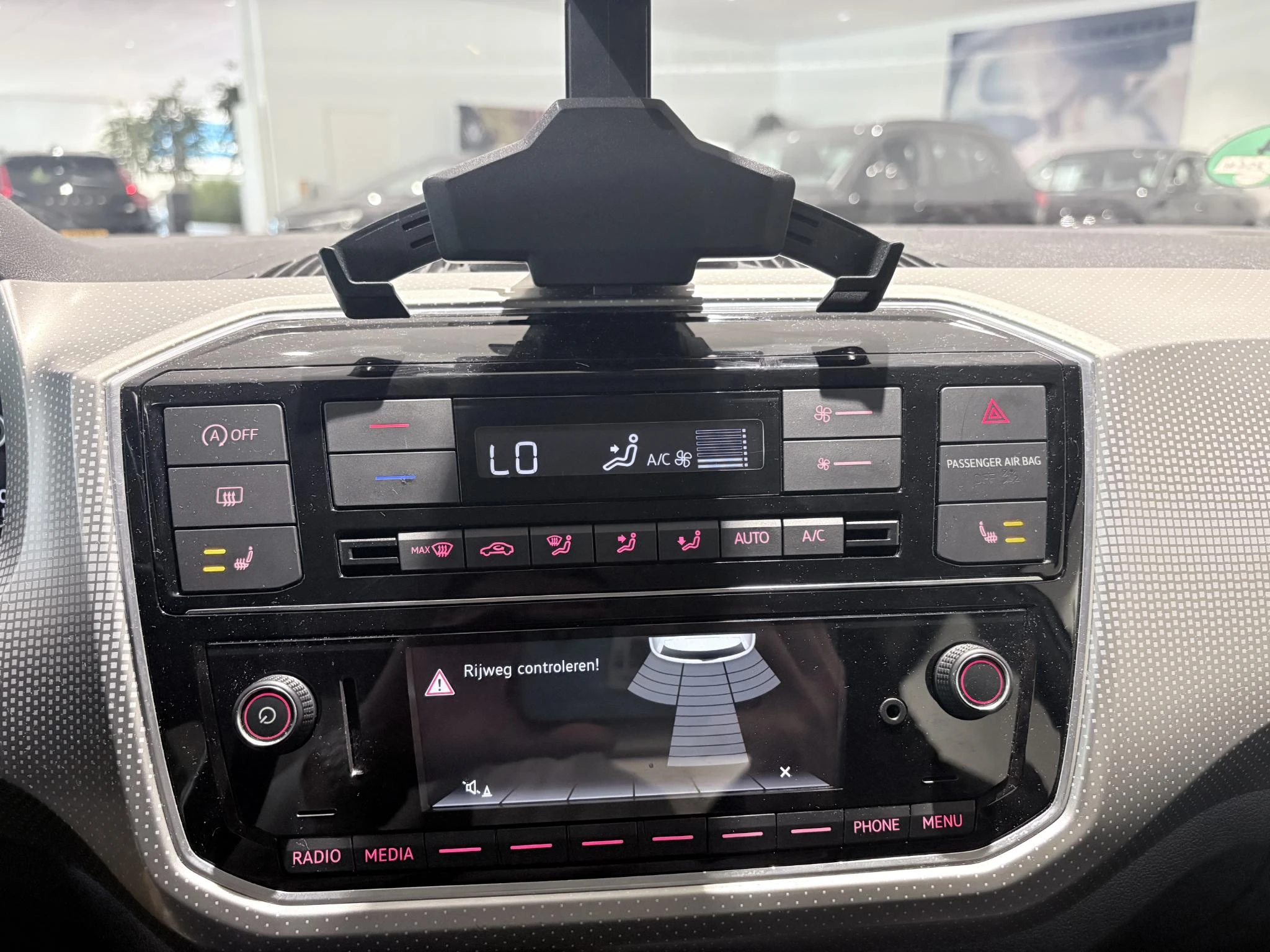 Volkswagen-up!-image-17