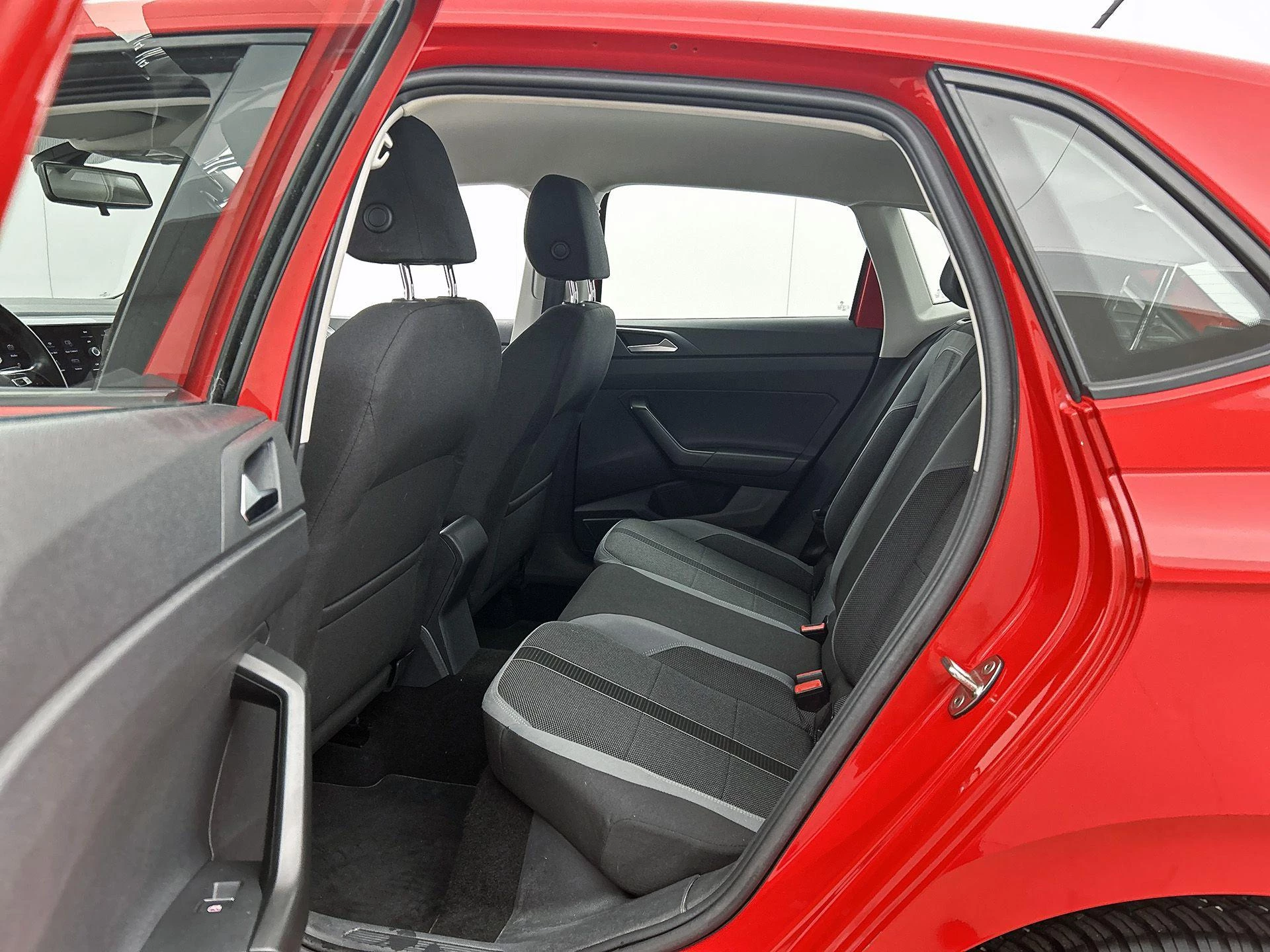 Volkswagen-Polo-image-26