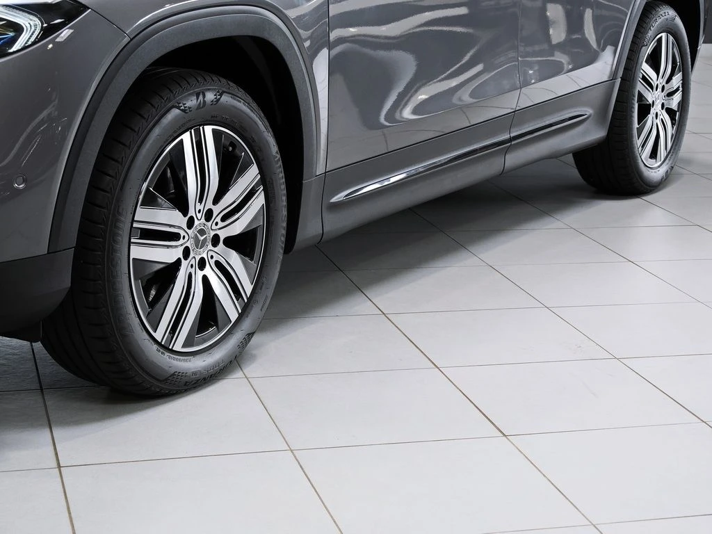 Mercedes-Benz-EQB 250-image-6