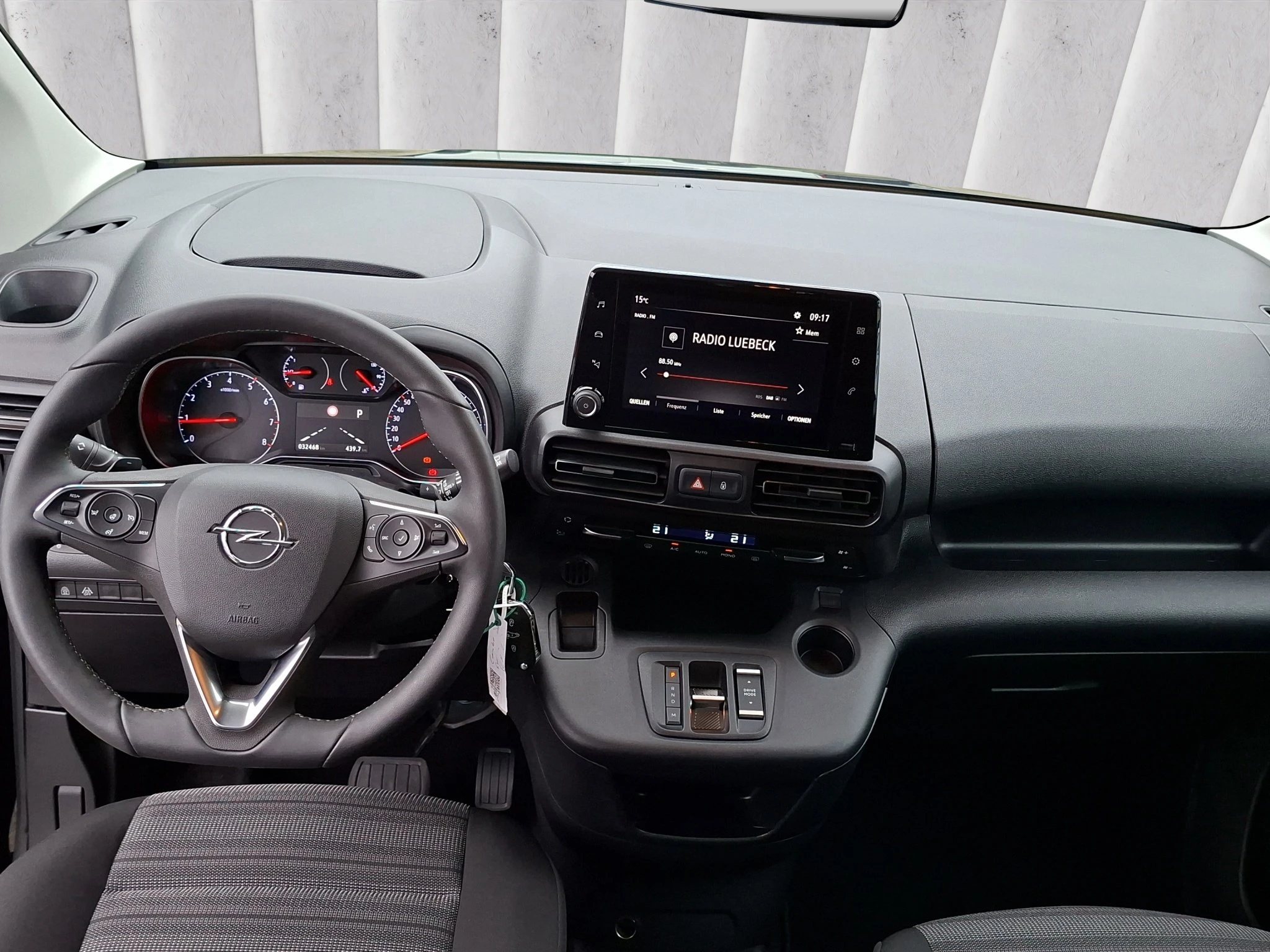 Opel-Combo-e Life-image-11