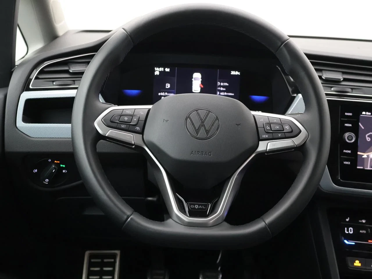 Volkswagen-Touran-image-17