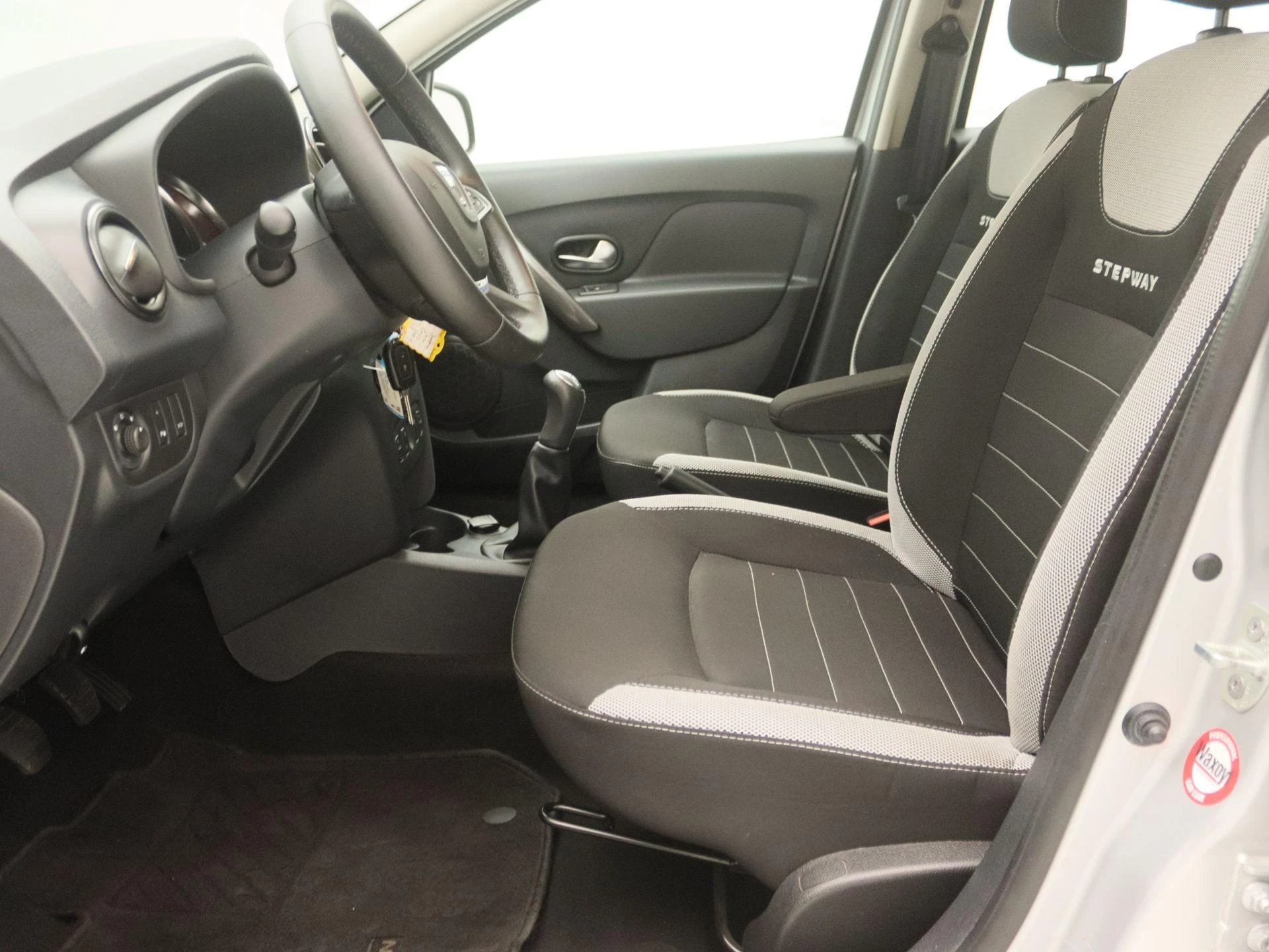 Dacia-Sandero Stepway-image-11