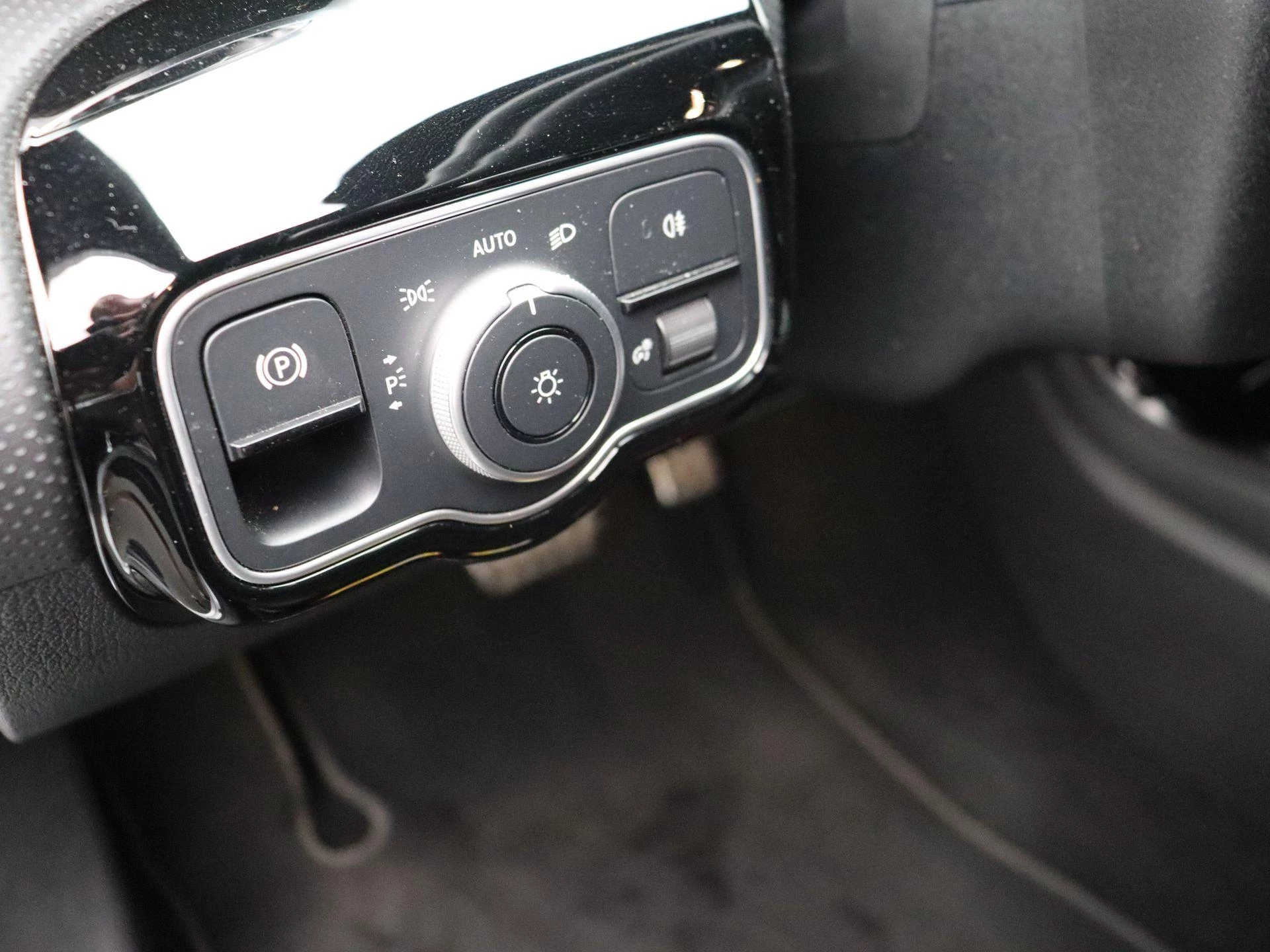 Mercedes-Benz A-Klasse 250 e AMG Line Limousine + TREKHAAK + CARPLAY + NIGHTPAKKET +