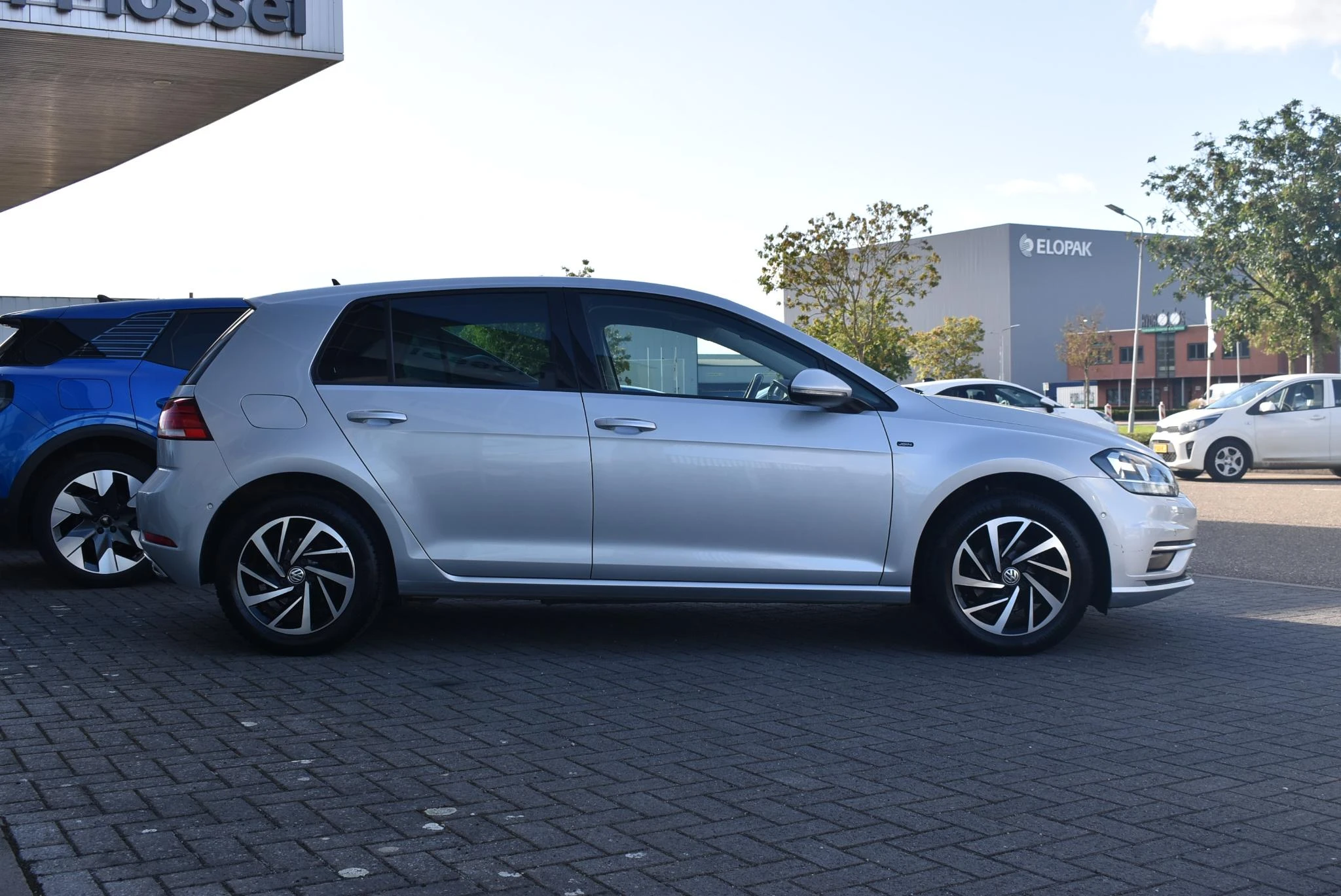 Volkswagen-Golf-image-3
