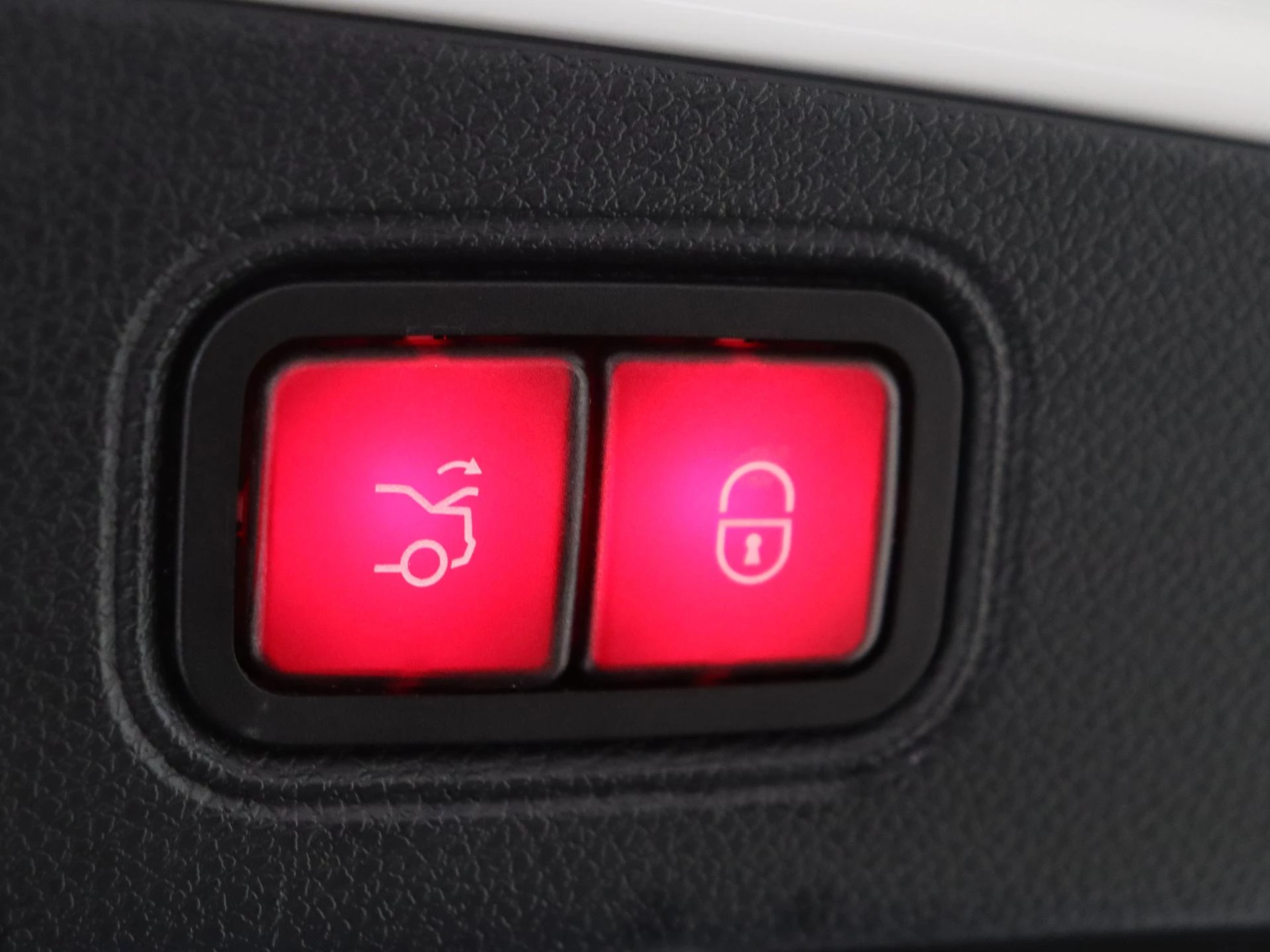 Mercedes-Benz-E-Klasse-image-30