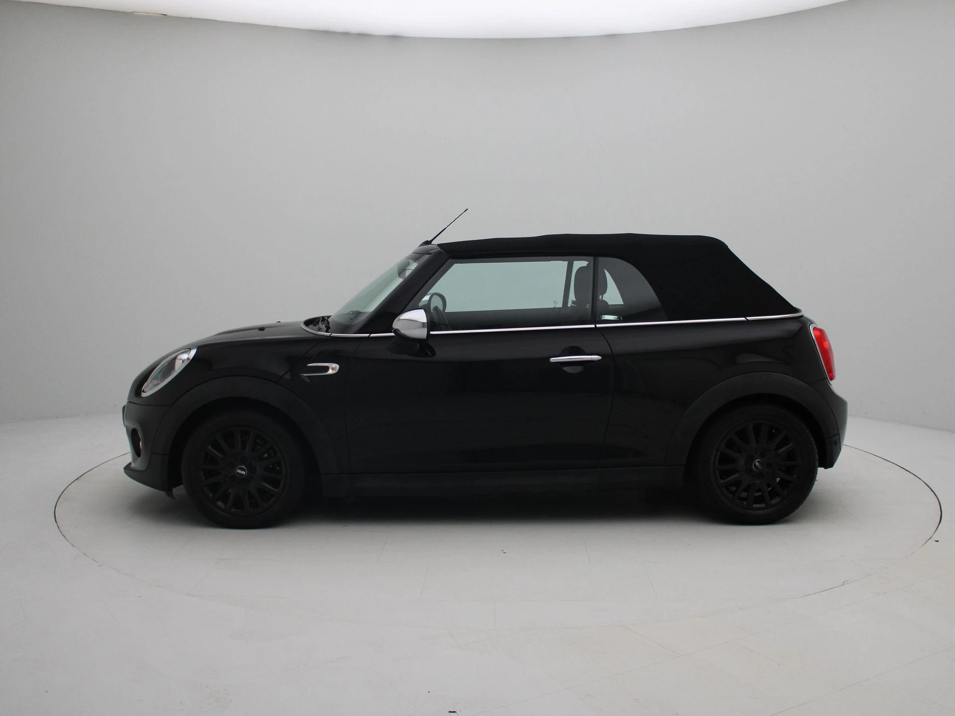MINI-One Cabrio-image-3
