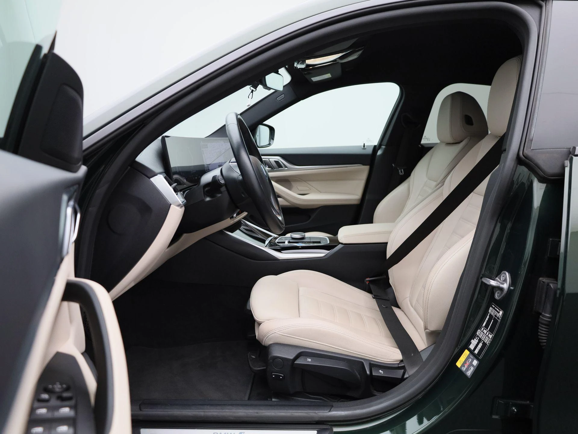 BMW-i4-image-10