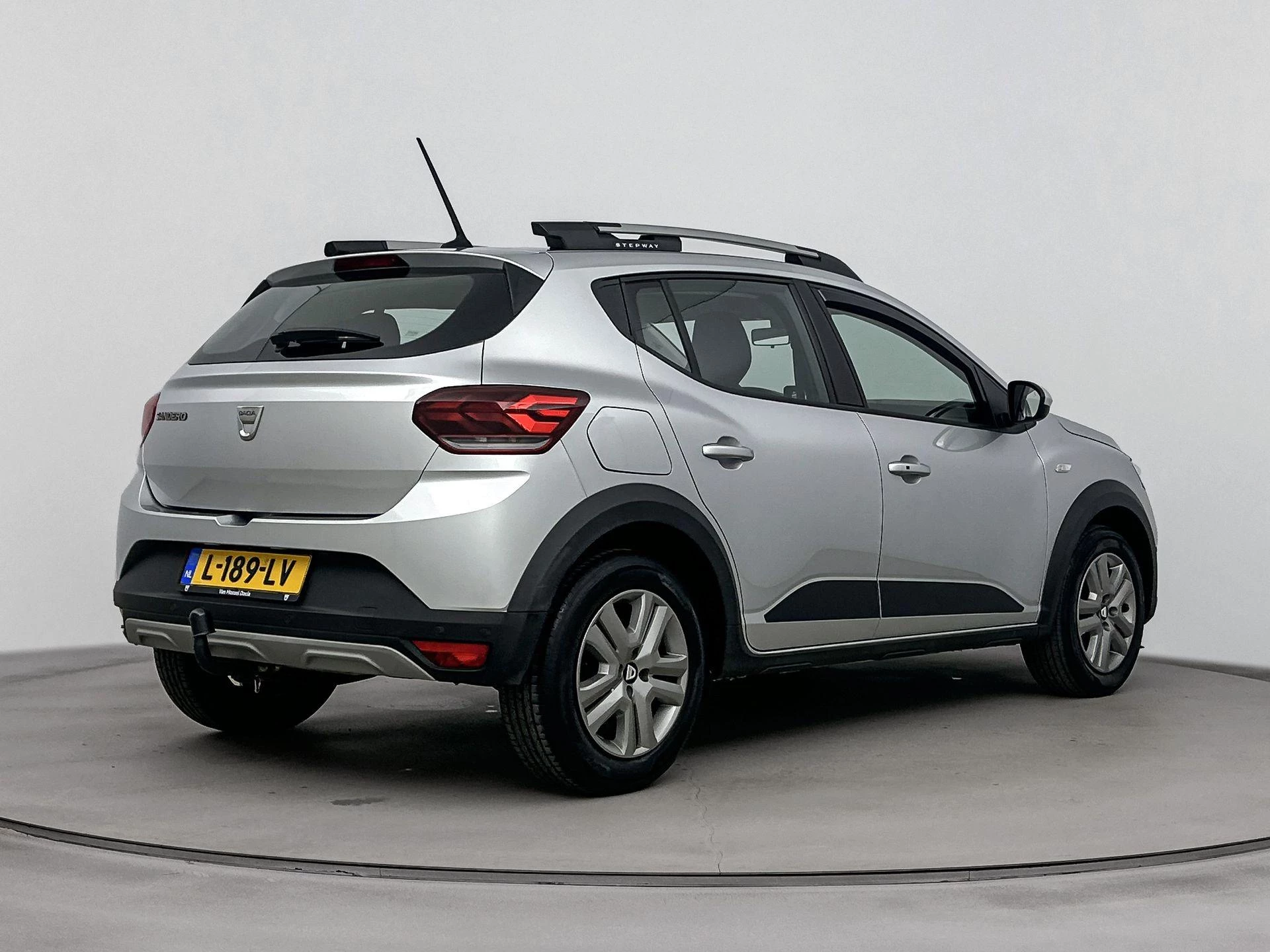 Dacia-Sandero Stepway-image-6