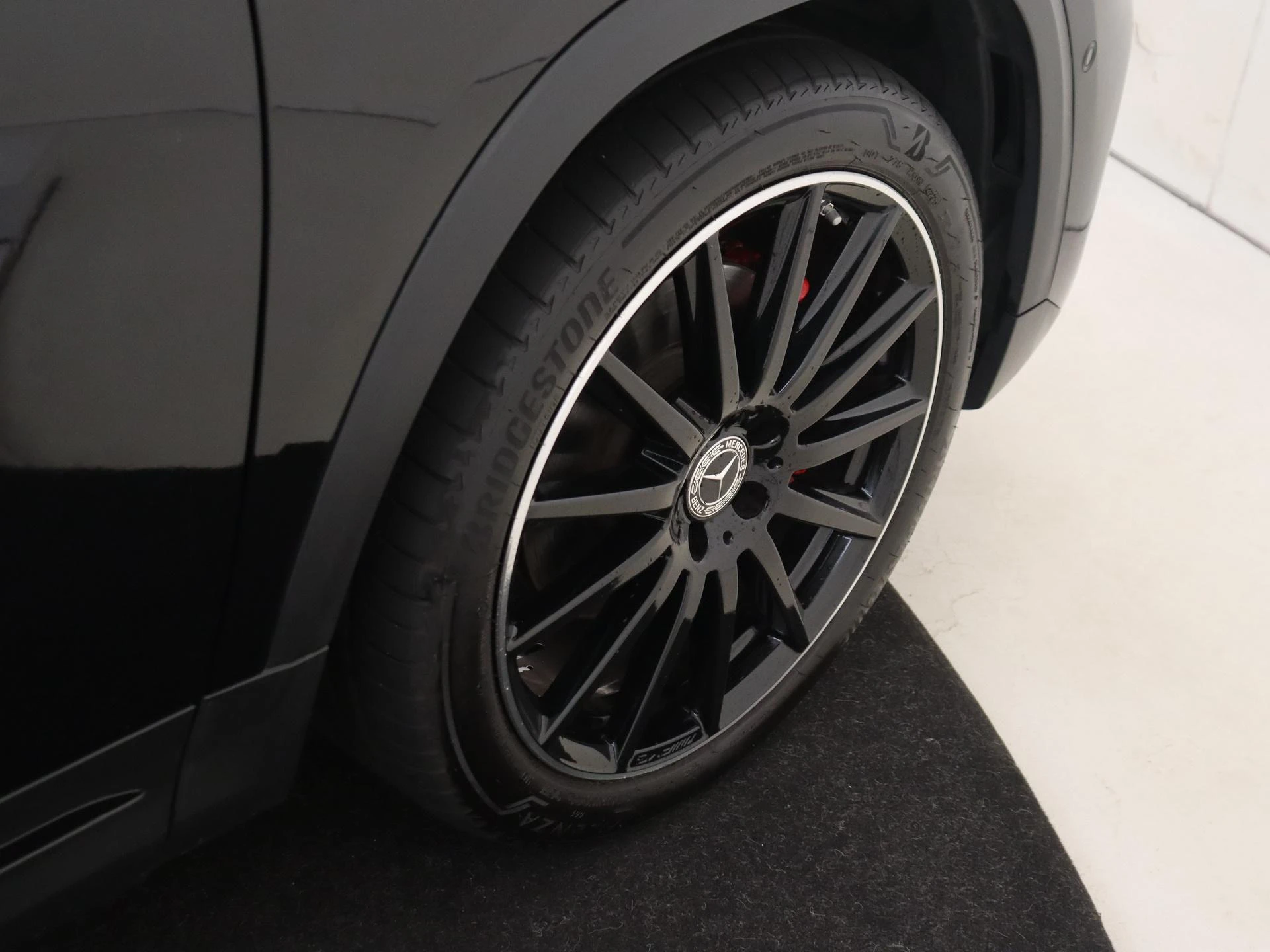 Mercedes-Benz-GLA-image-33