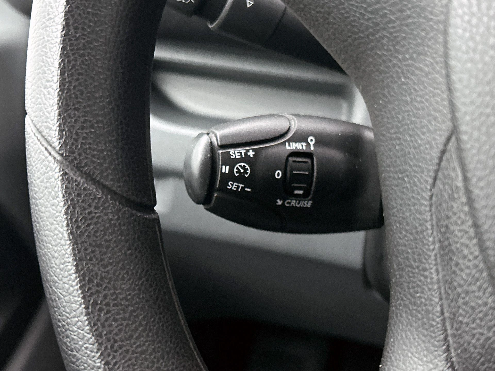 Opel-Vivaro-image-5