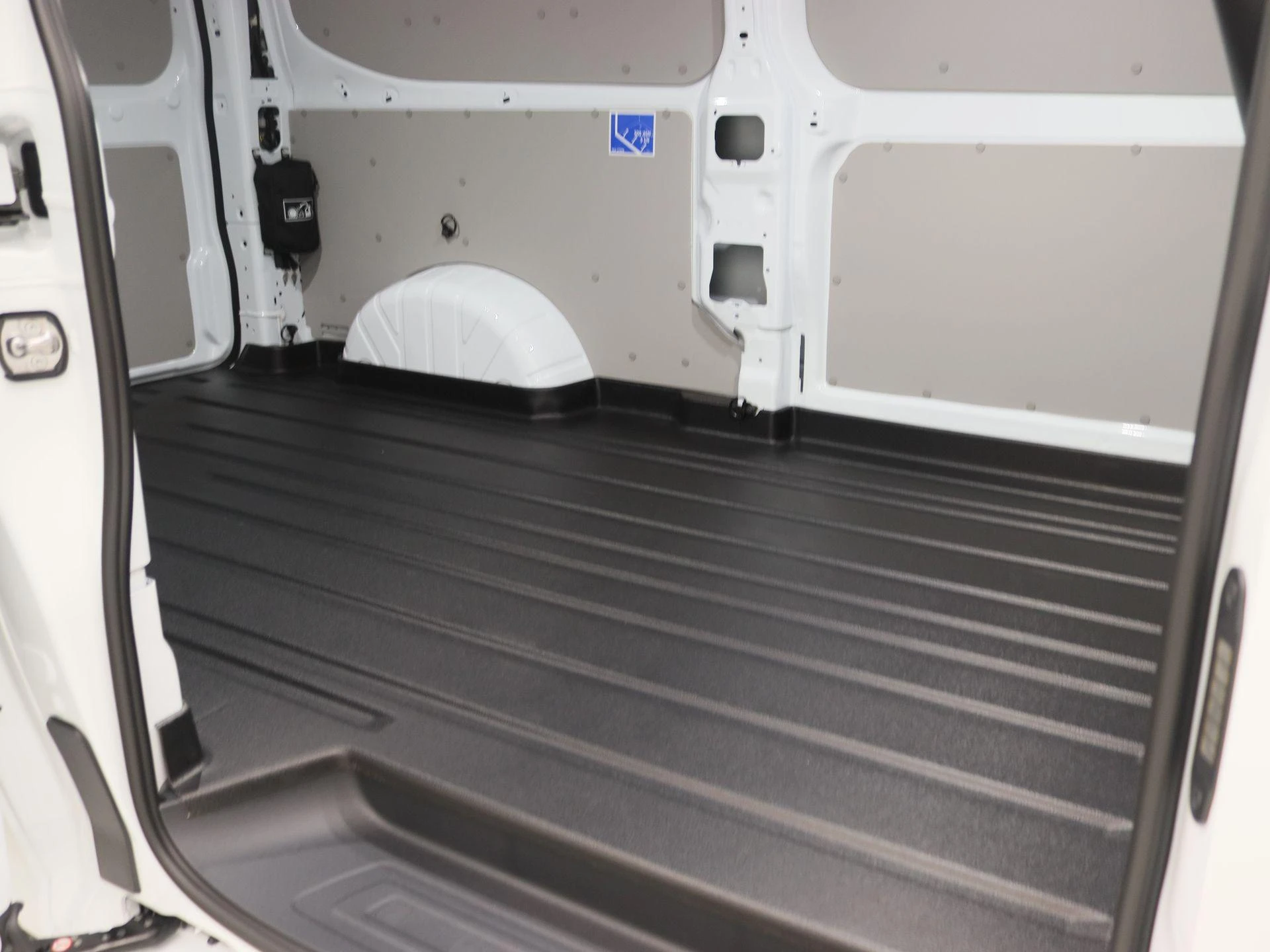 Ford-E-Transit Custom-image-21