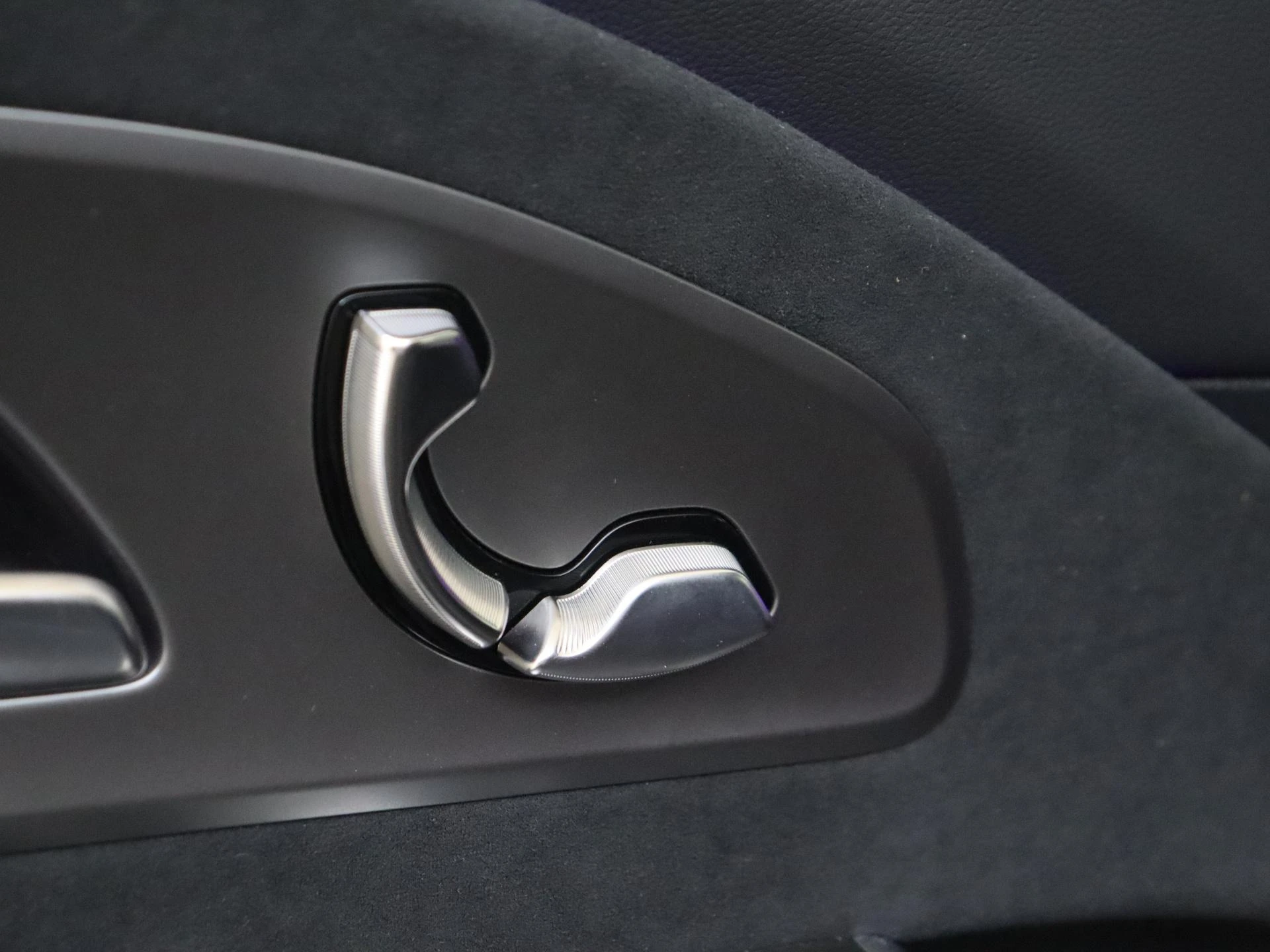 Mercedes-Benz-CLA-image-22