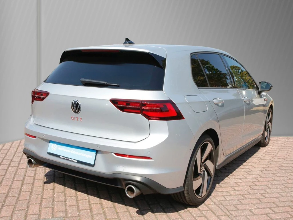 Volkswagen-Golf-image-3