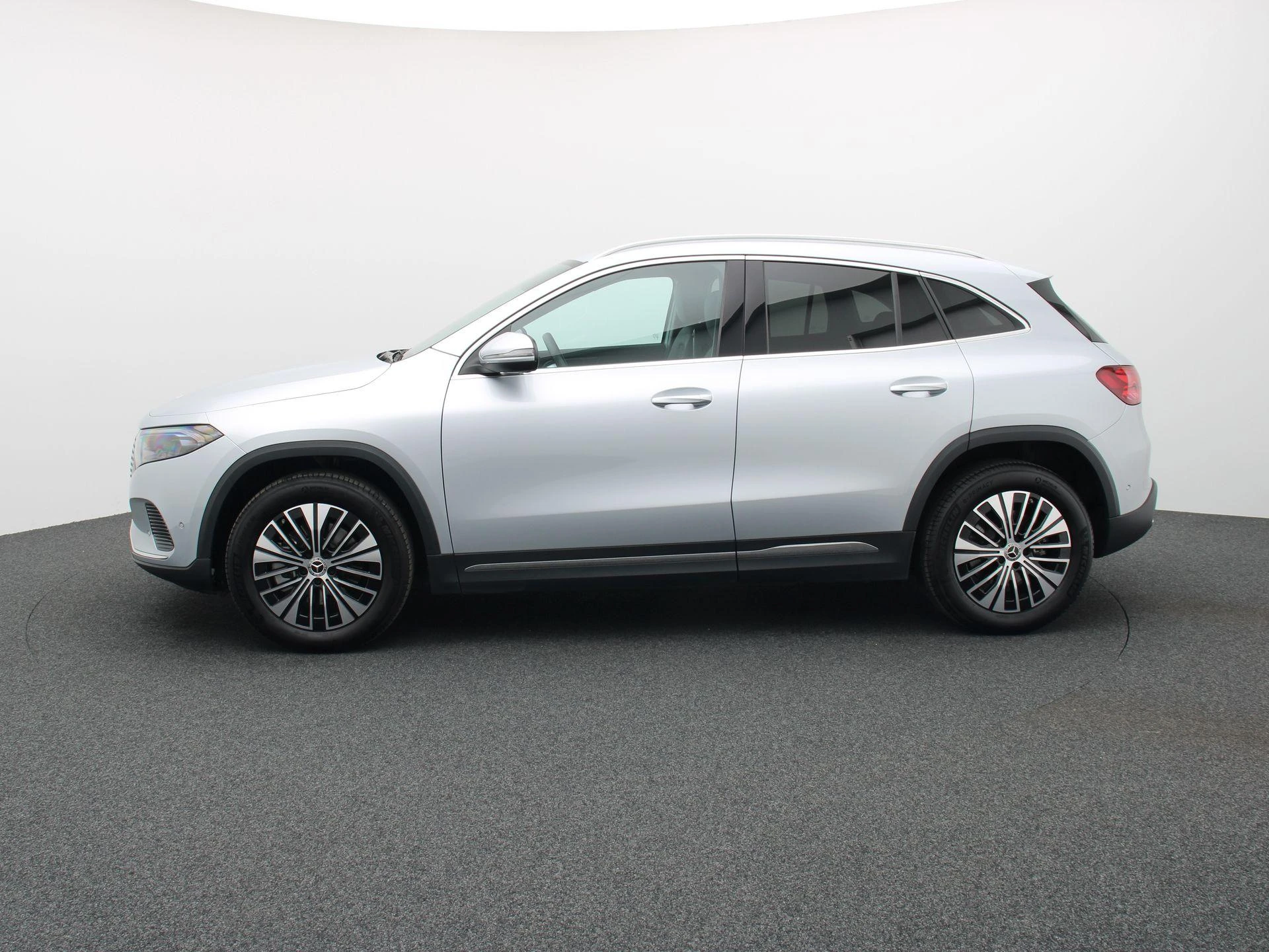Mercedes-Benz-EQA-image-3