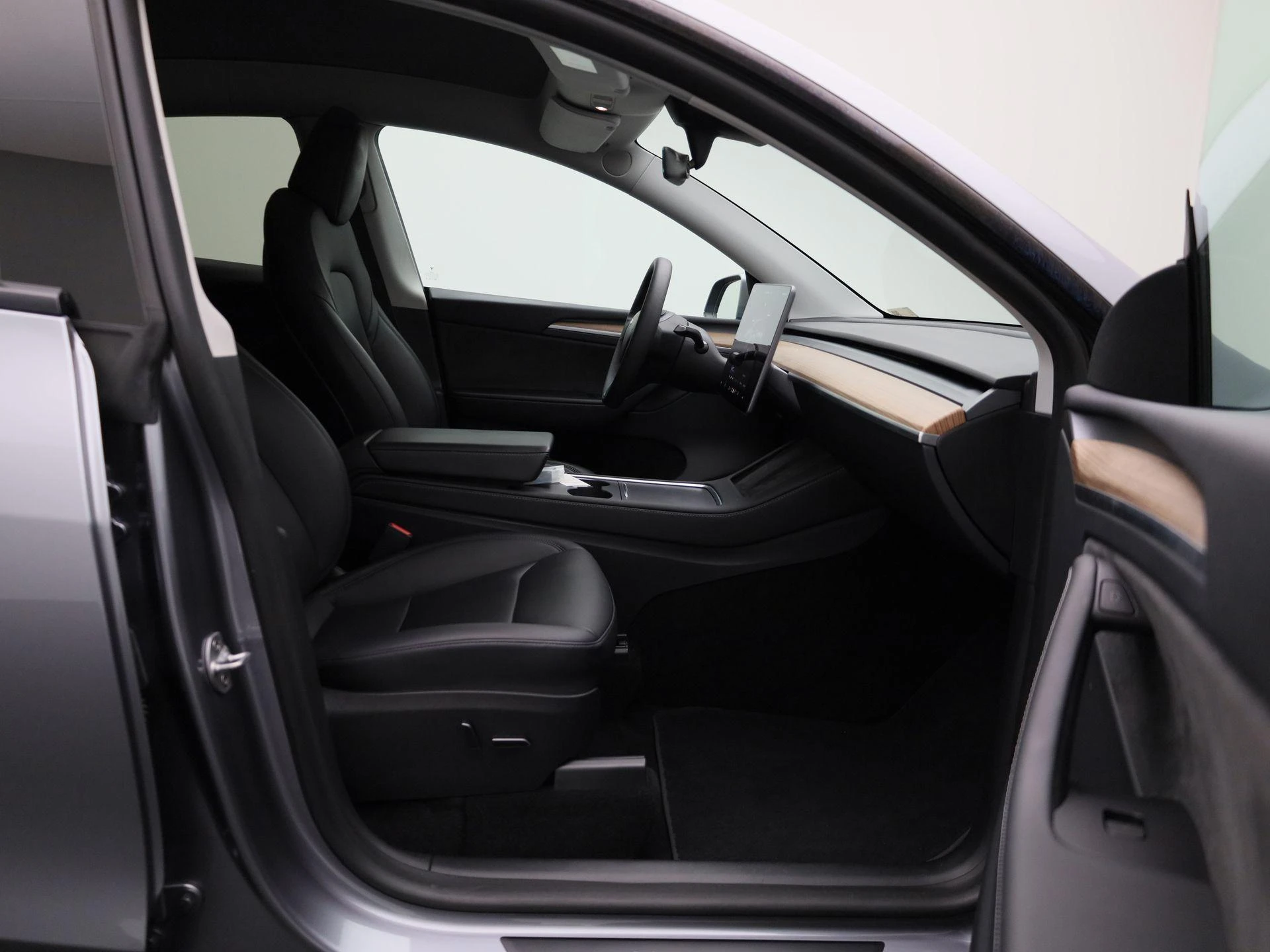 Tesla-Model Y-image-38
