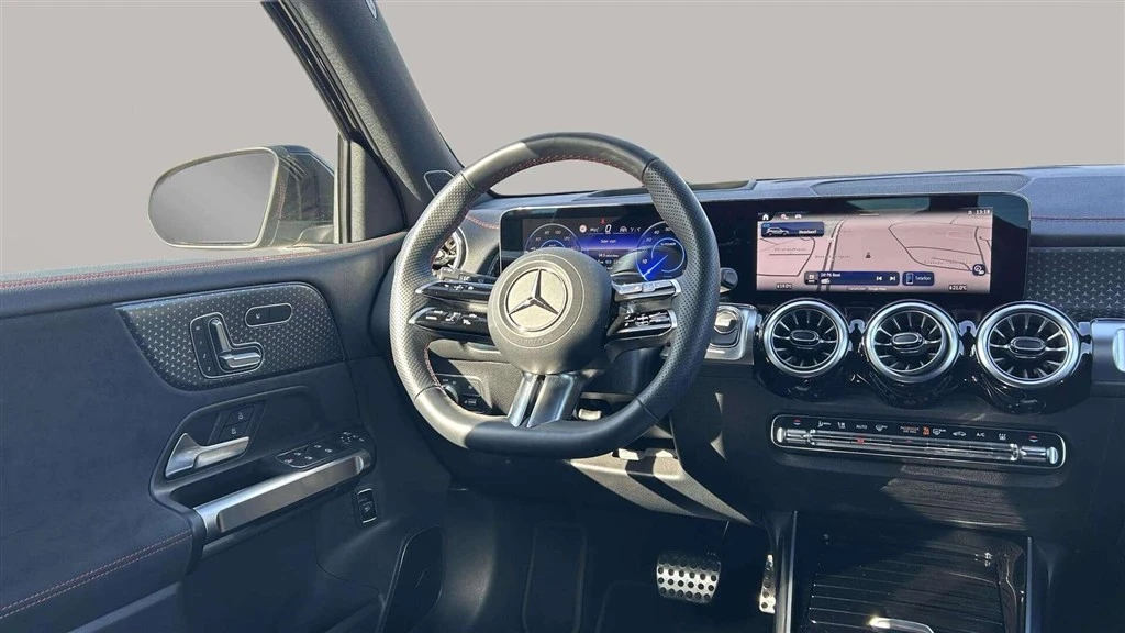 Mercedes-Benz-EQB-image-10