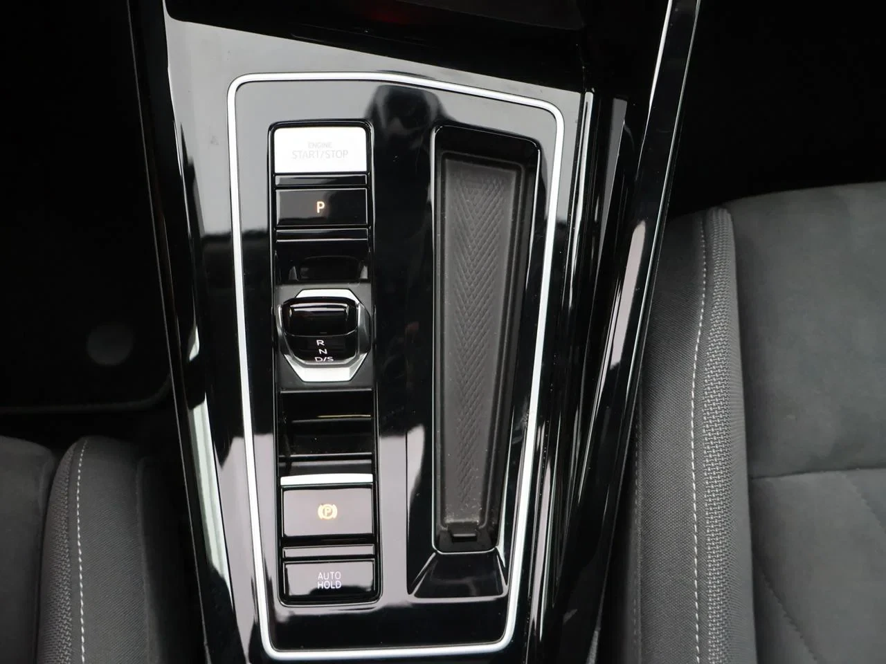 Volkswagen-Golf-image-16