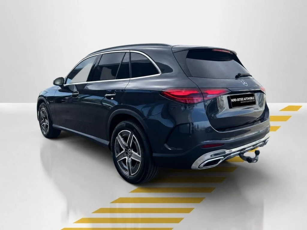 Mercedes-Benz-GLC 220 d-image-12