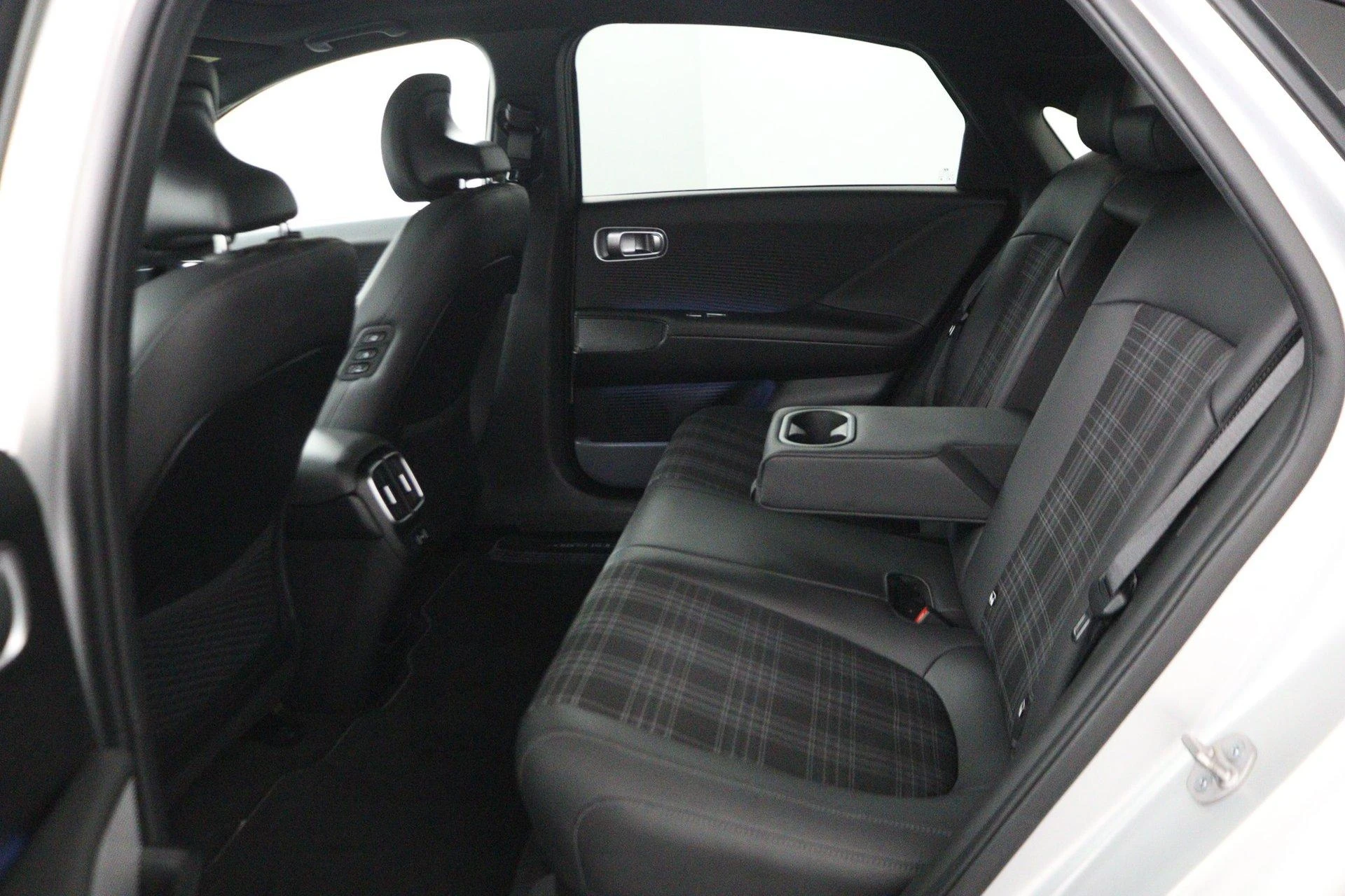 Hyundai-IONIQ 6-image-42