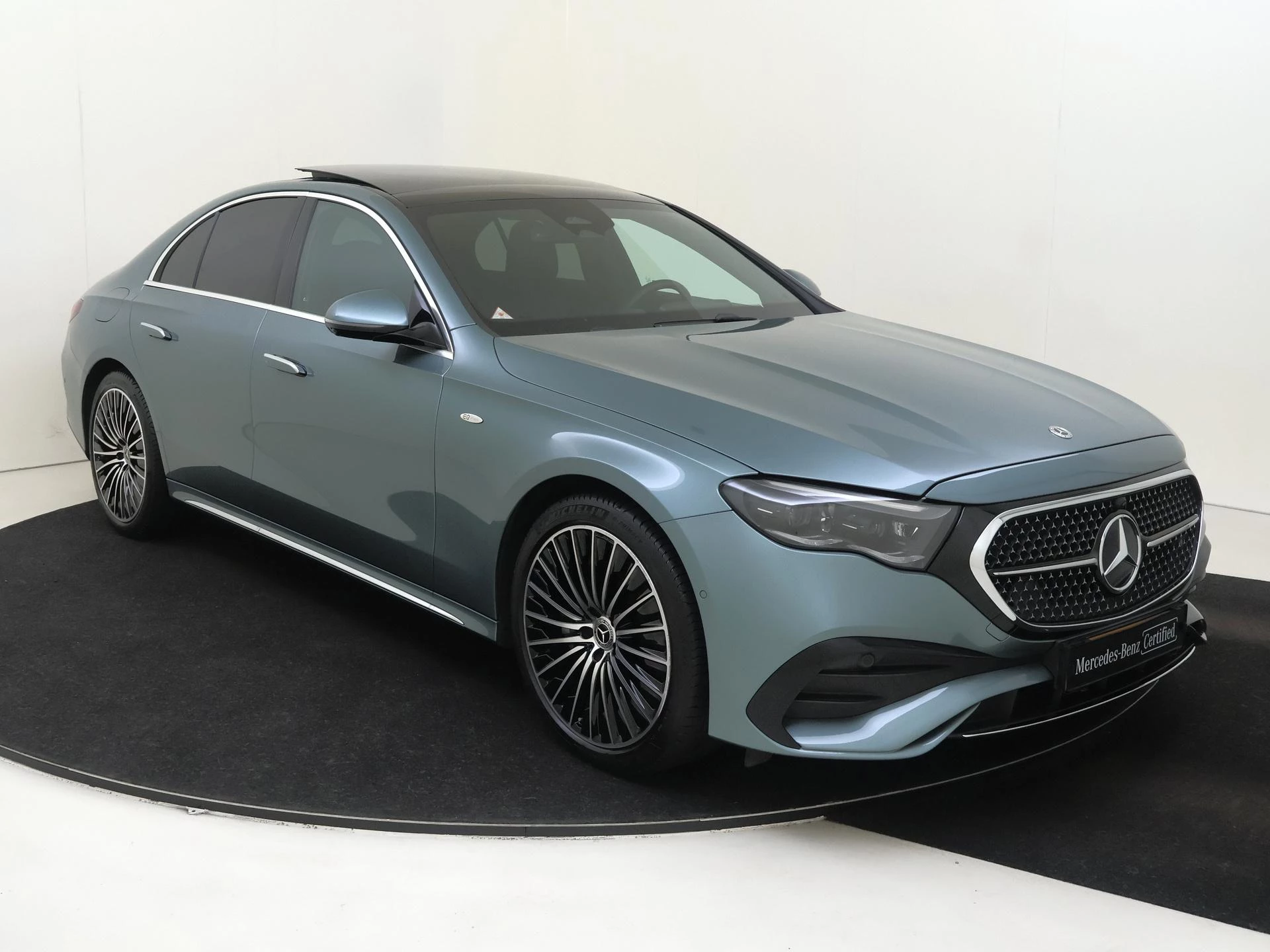 Mercedes-Benz-E-Klasse-image-1