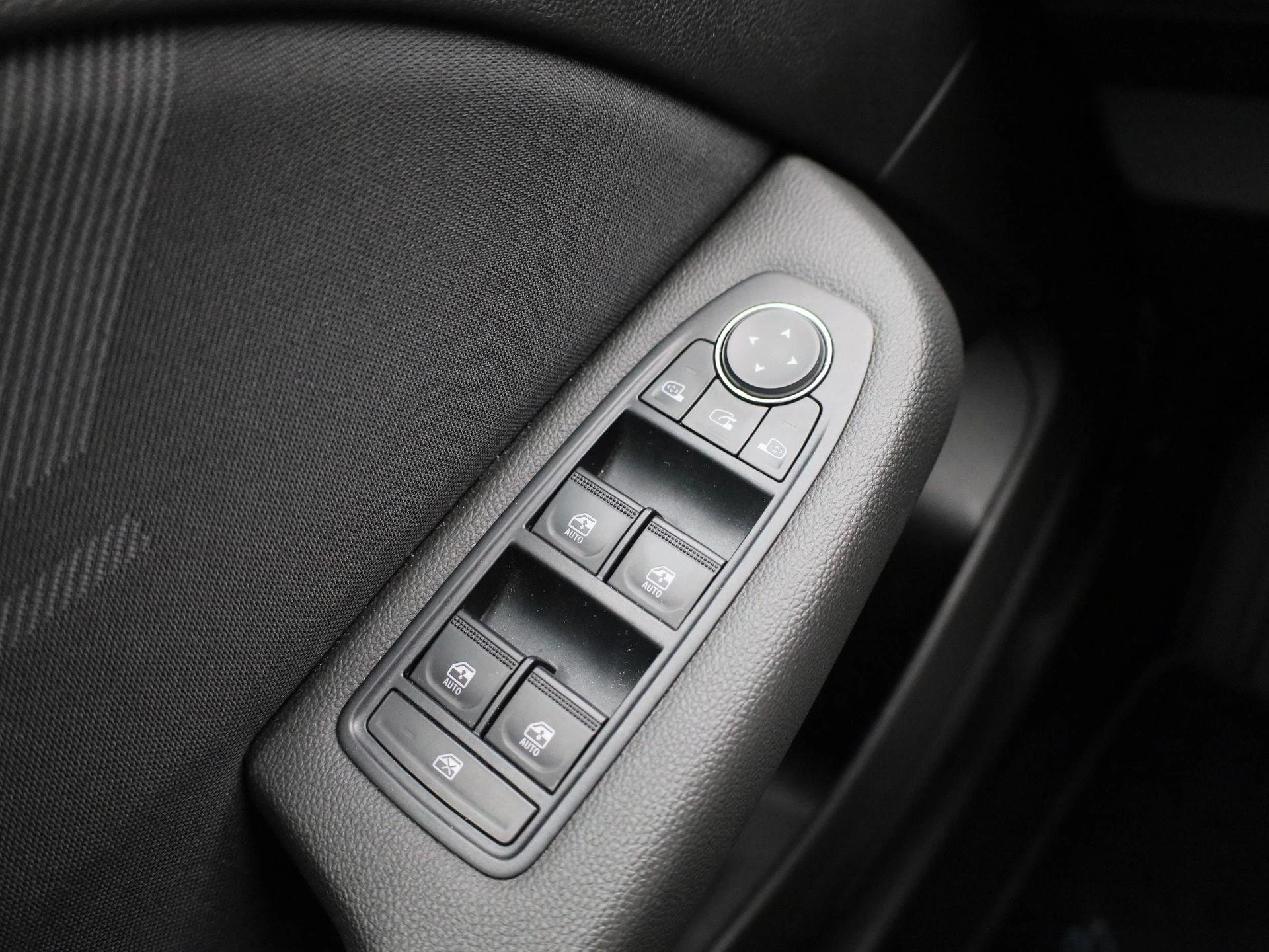 Renault-Clio-image-23