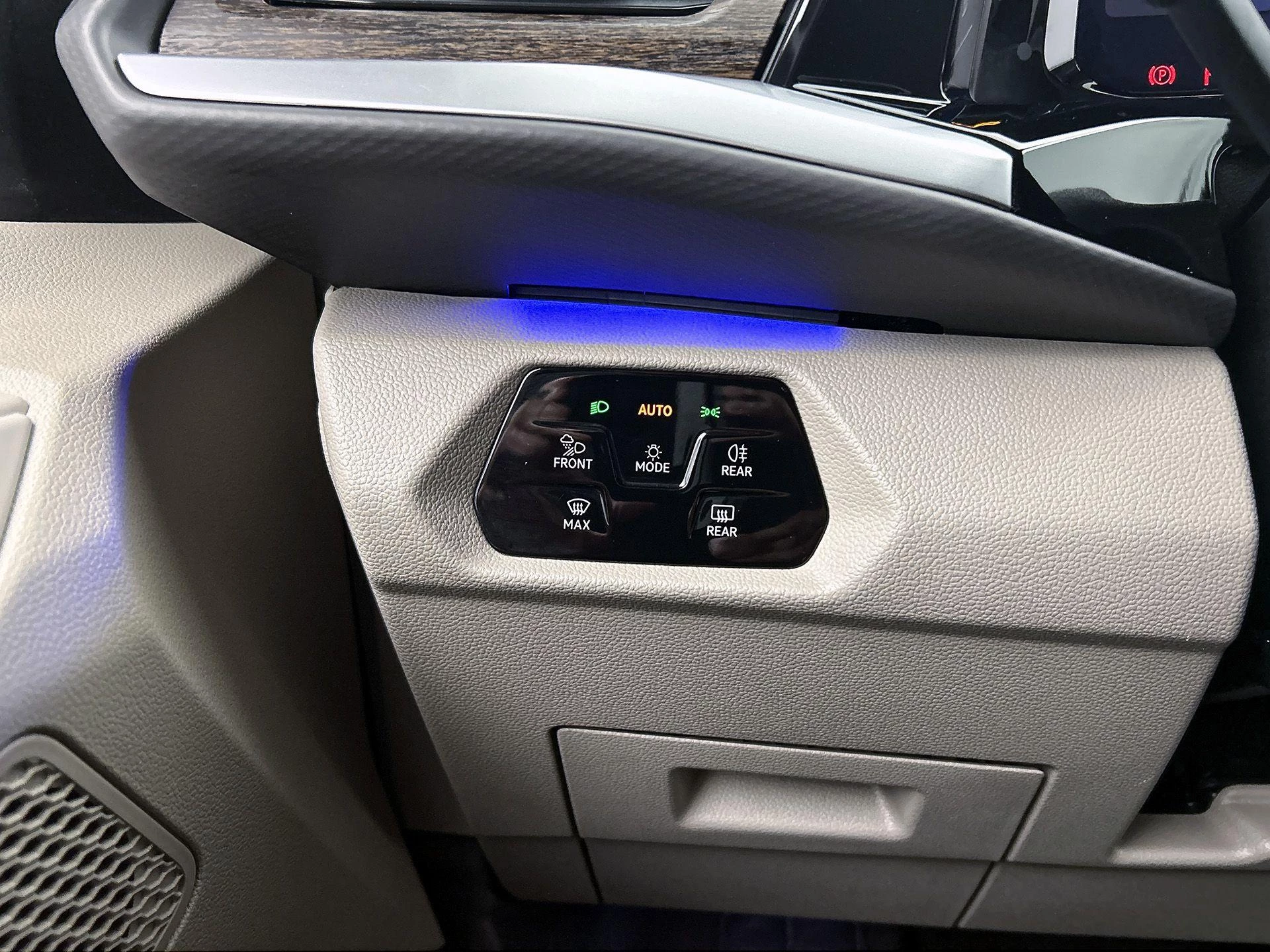 Volkswagen-Multivan-image-19