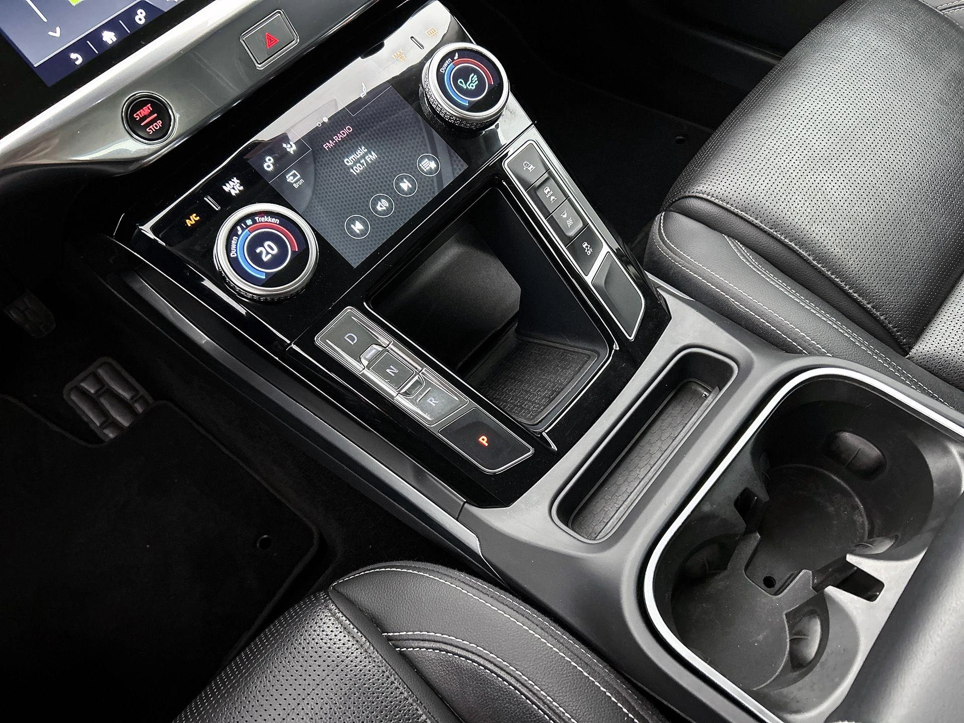 Jaguar-I-PACE-image-37